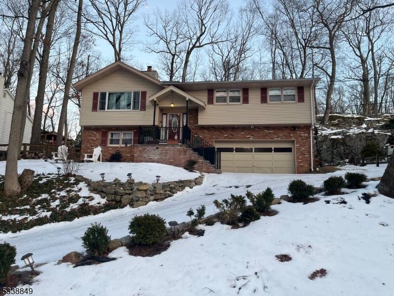 Byram Twp., NJ 07871,748 W Shore Trl