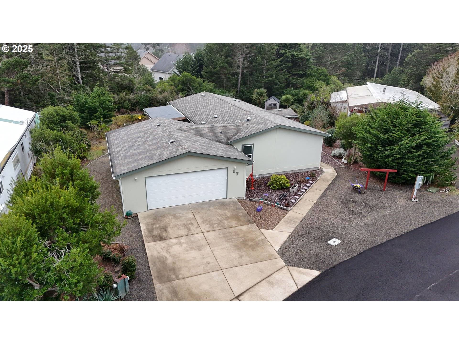 Florence, OR 97439,1600 RHODODENDRON DR #17