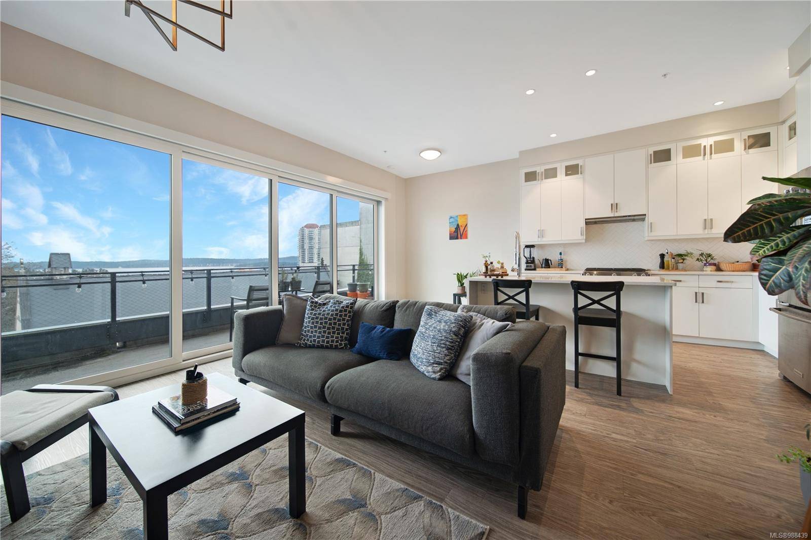 Nanaimo, BC V9R 5H3,91 Chapel St #504
