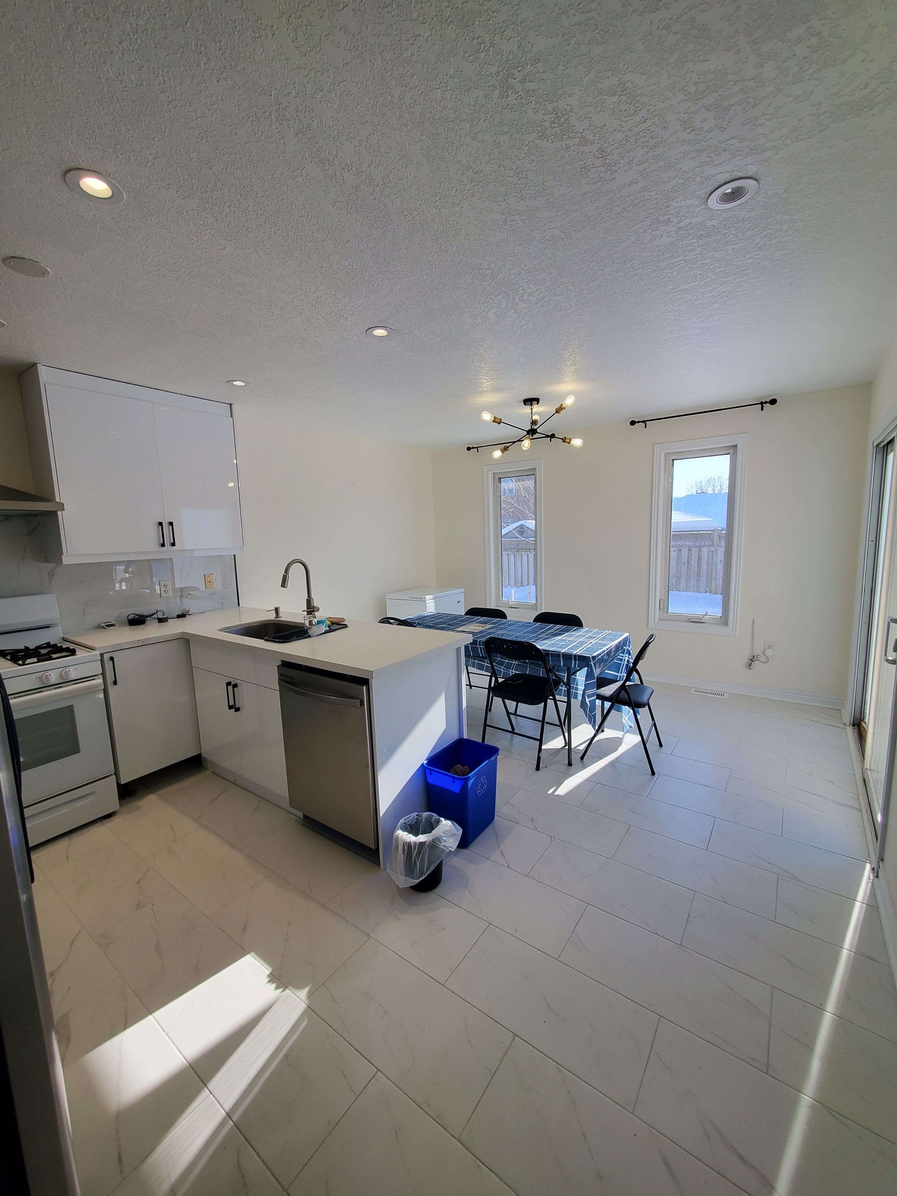 Barrie, ON L4M 7A2,369 Georgian DR #Upper Level Room