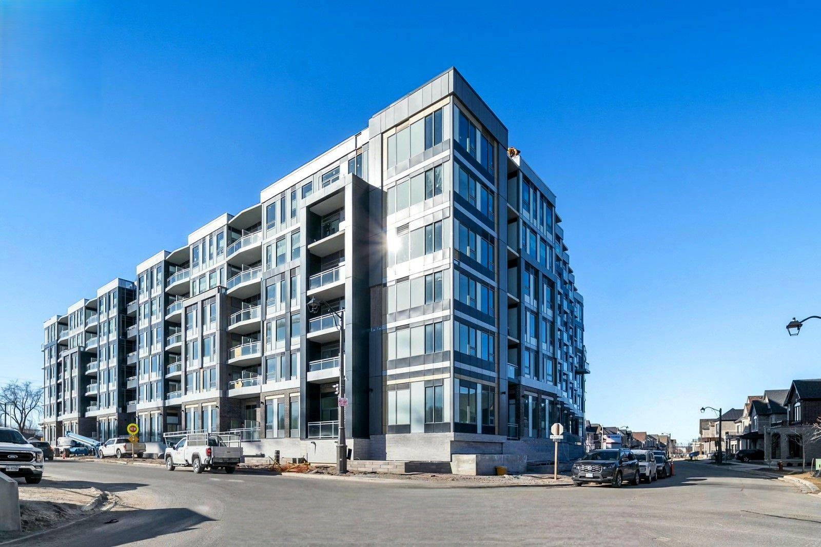 Oakville, ON L6M 5N2,2501 Saw Whet BLVD #143