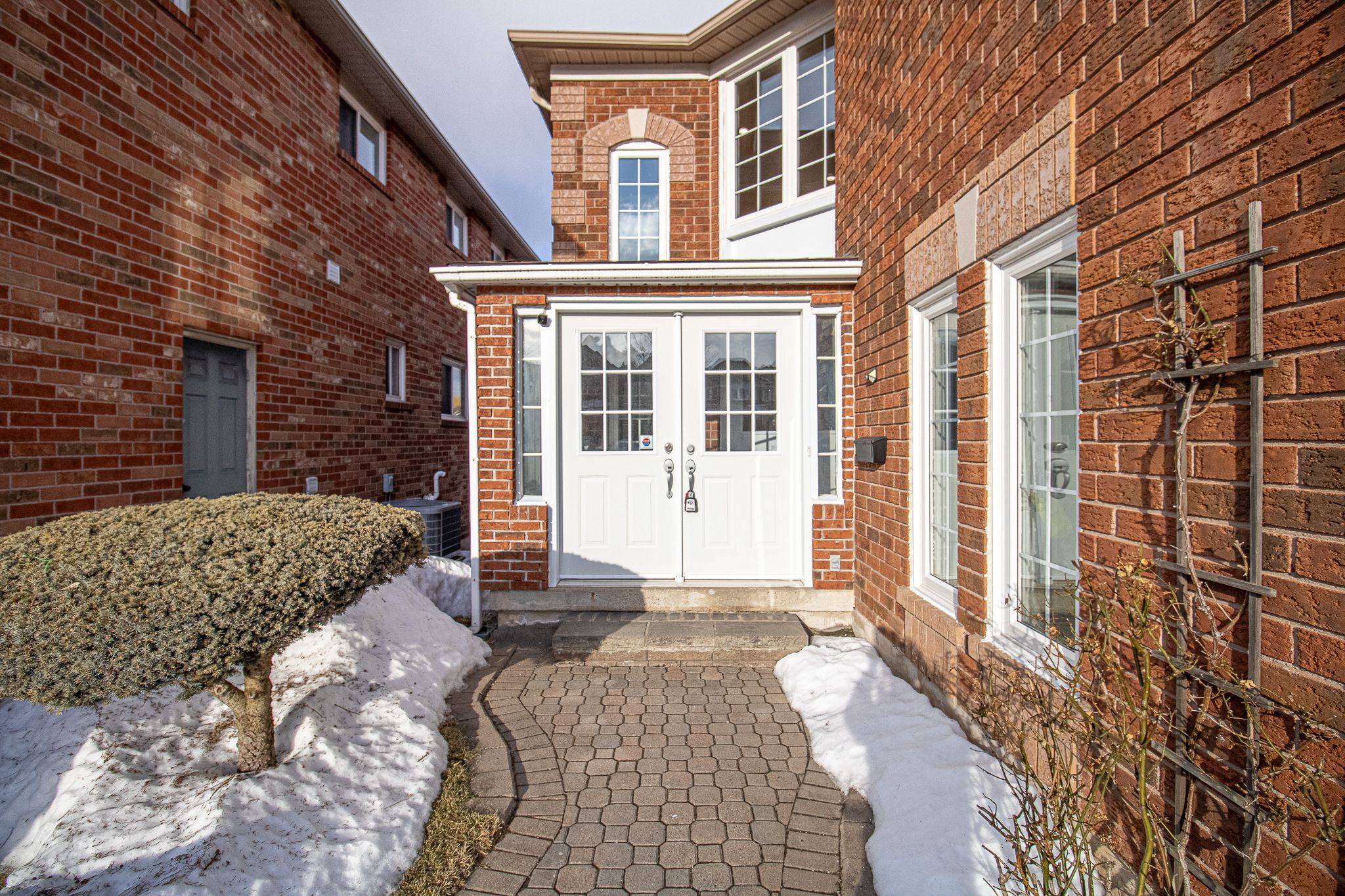 Mississauga, ON L5M 5X9,2442 Yorktown CIR