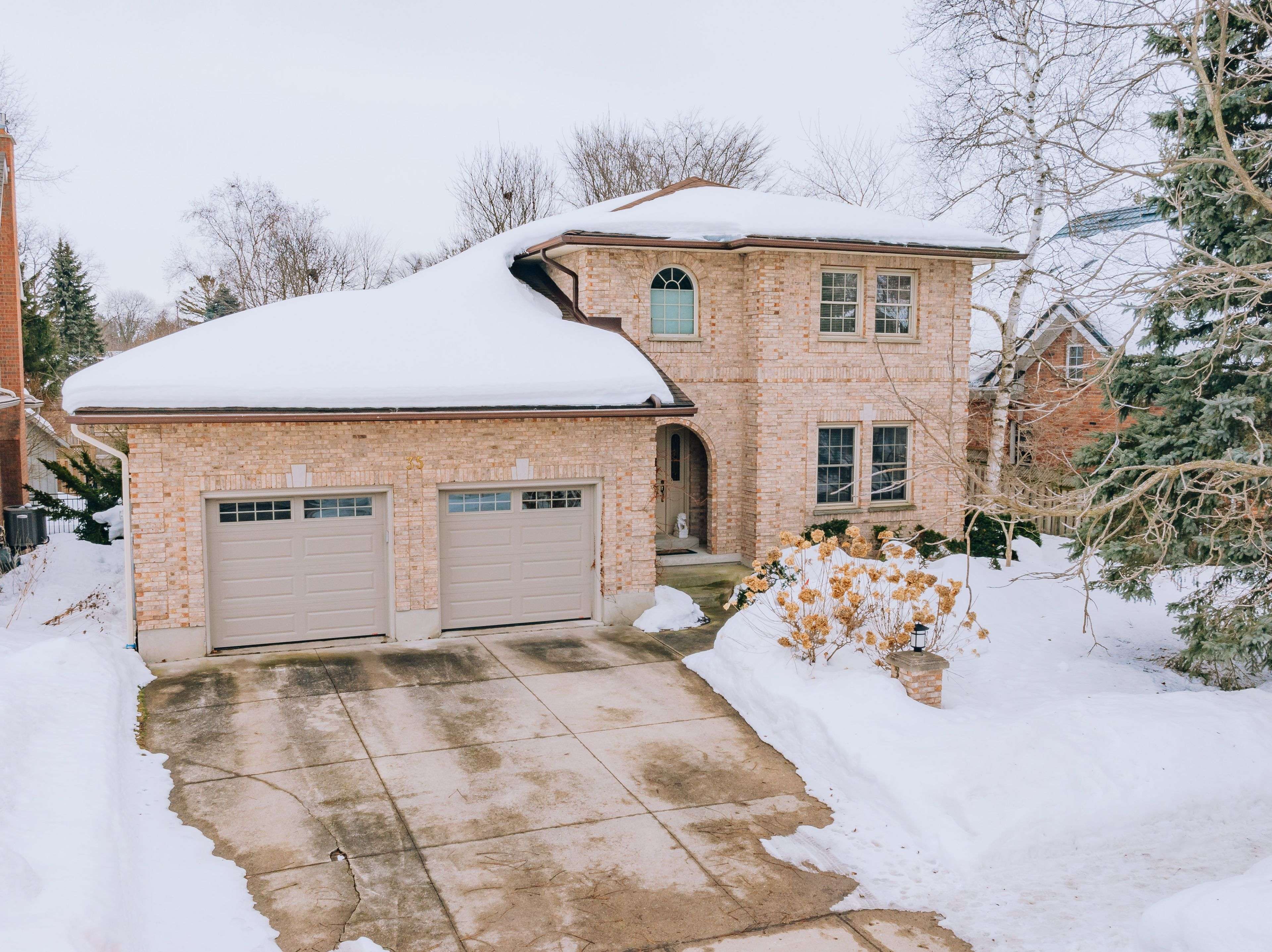 Stratford, ON N5A 7V9,35 Nightingale PL