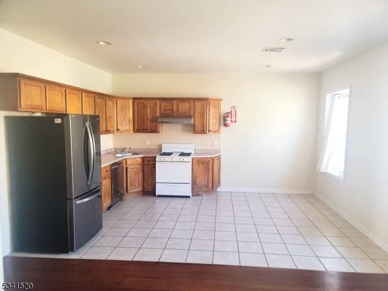 Newark City, NJ 07102,244 Mulberry St #4