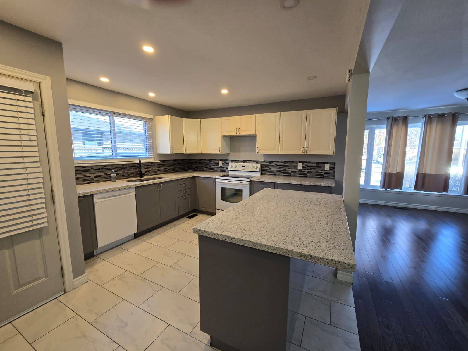 Brampton, ON L6T 2B7,164 Earnscliffe CIR #Upper