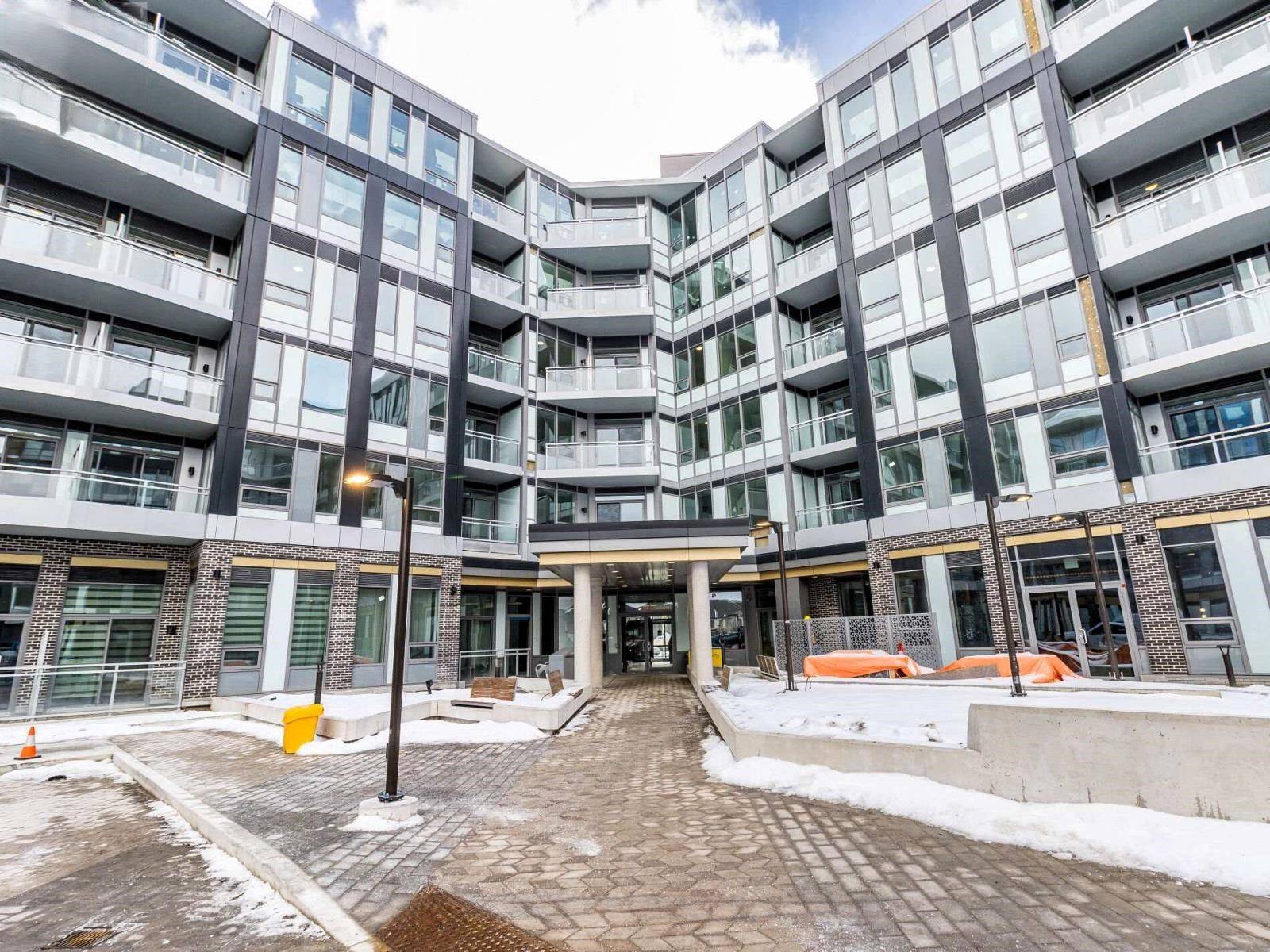 Oakville, ON L6M 5N2,2501 Saw Whet BLVD #255