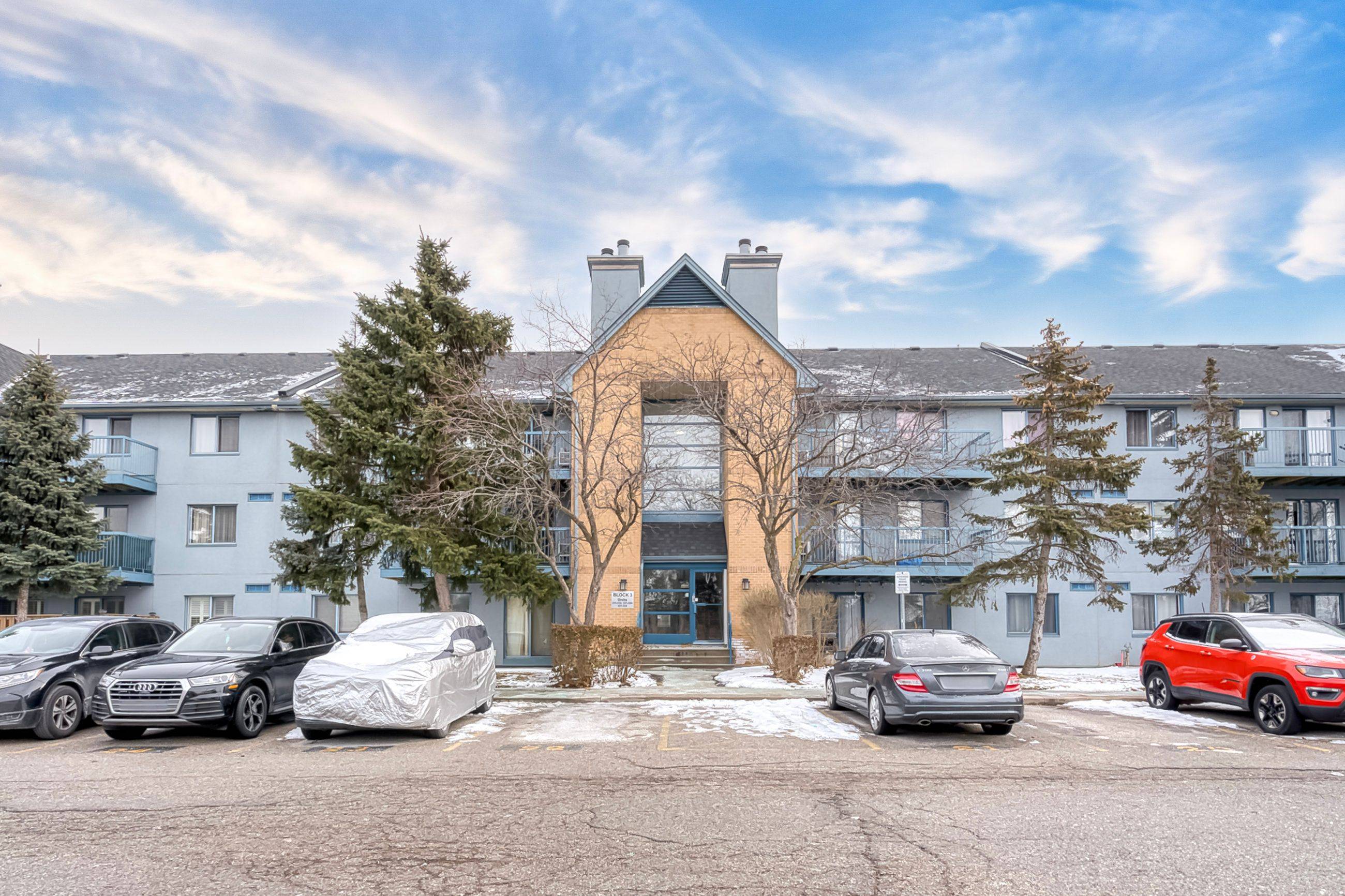 Mississauga, ON L4Z 3L1,65 Trailwood DR #311