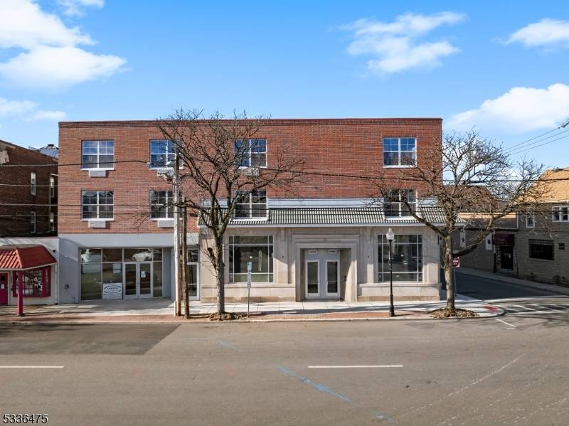 Clifton City, NJ 07011,1 Center St #206