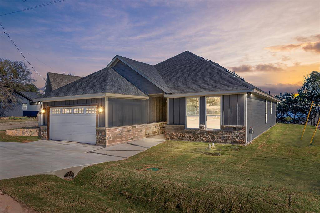 Granbury, TX 76048,2705 Austin Court