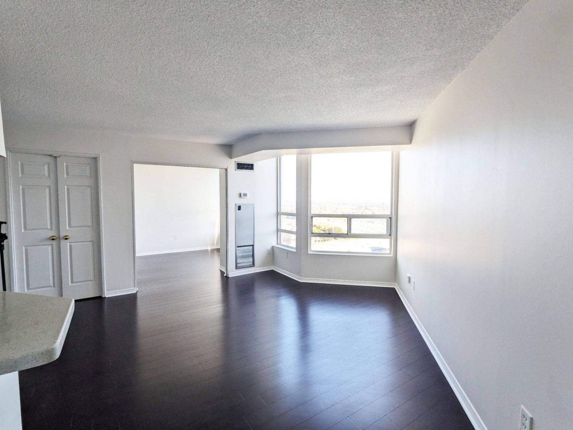 Mississauga, ON L5R 1Y2,50 Kingsbridge Garden CIR #1807