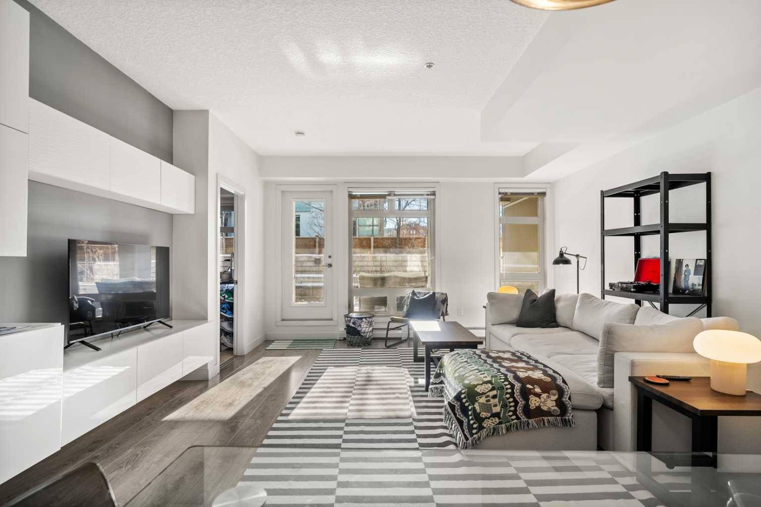 Calgary, AB T2S 2G5,323 20 AVE SW #113