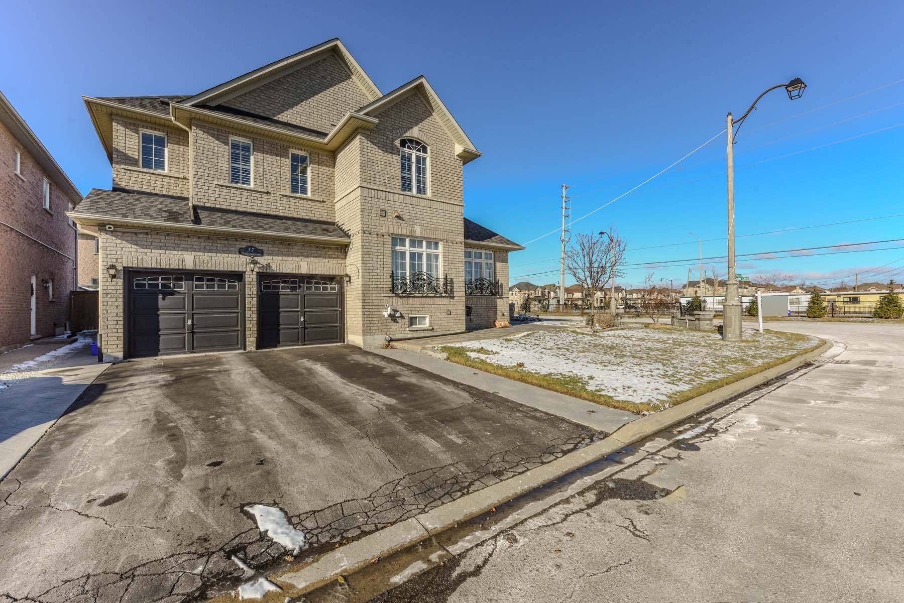 Brampton, ON L6P 2P3,37 Bluffwood CRES