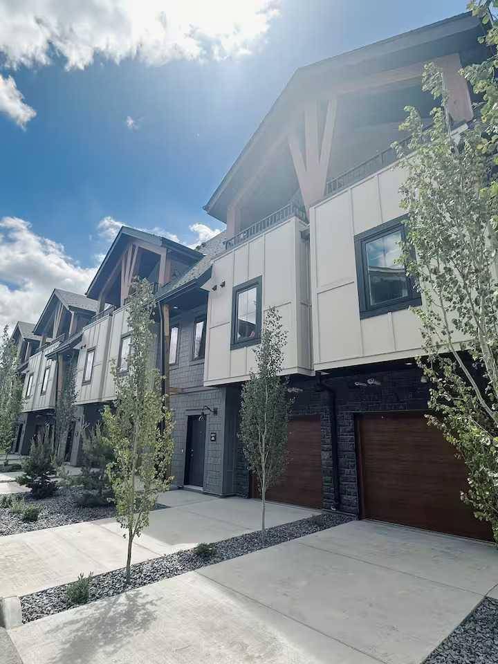 Canmore, AB T2W 2W1,1717 Mountain AVE #8