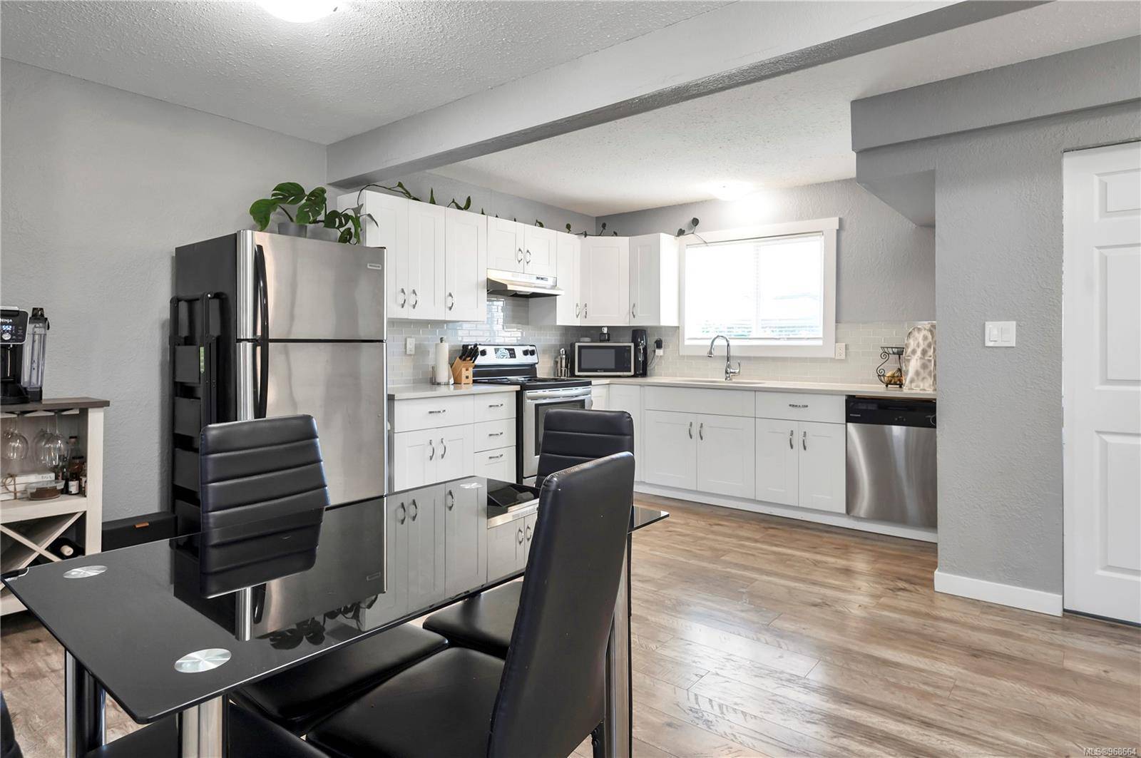 Campbell River, BC V9W 5N4,925 Watson Cres #A