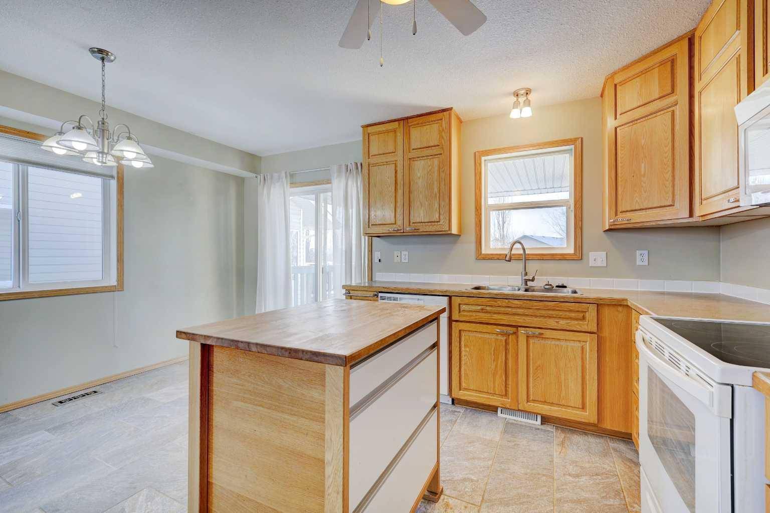 Strathmore, AB T1P 1Y3,112 Camara CT