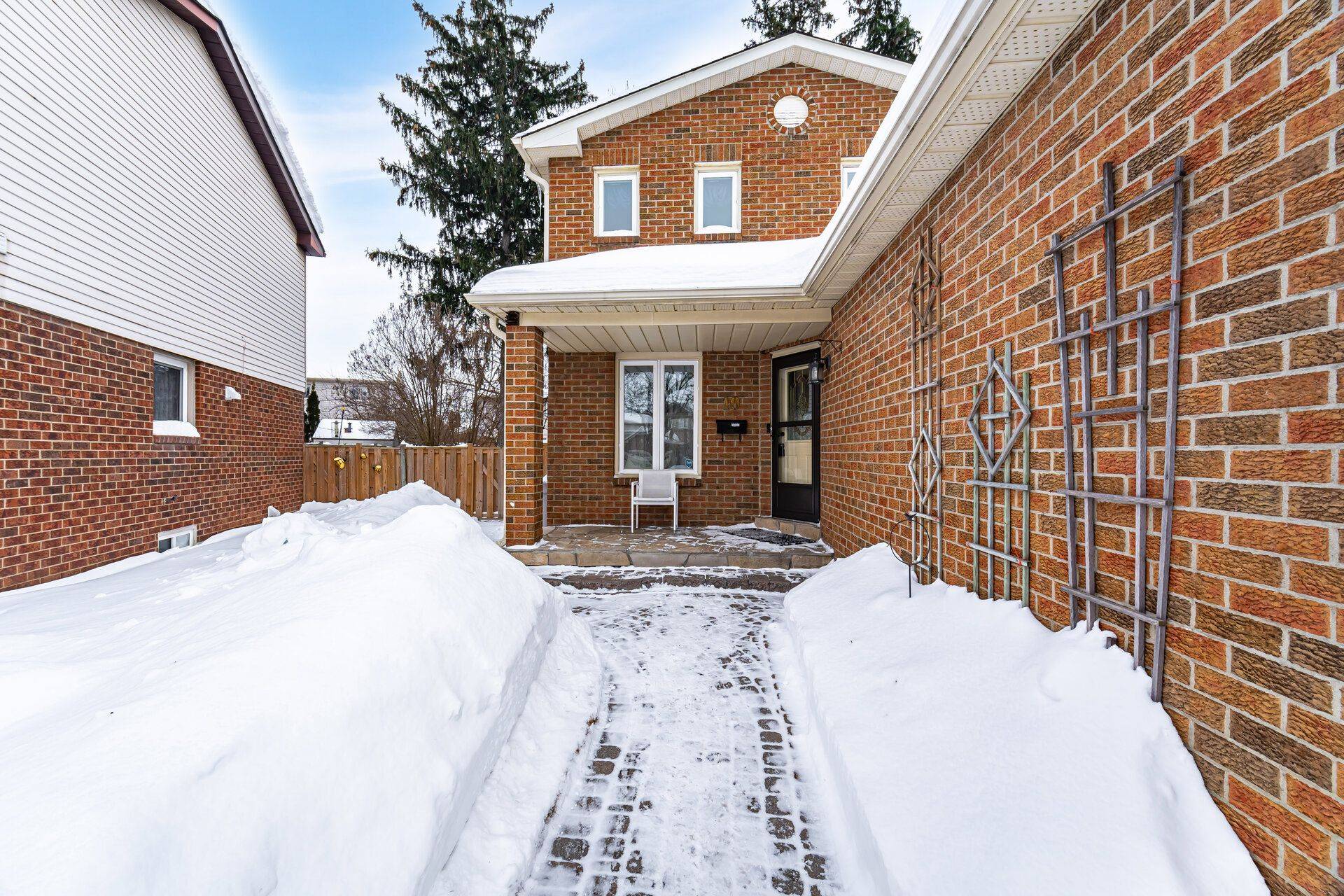 Brampton, ON L6Z 2C2,10 Oleander CRES