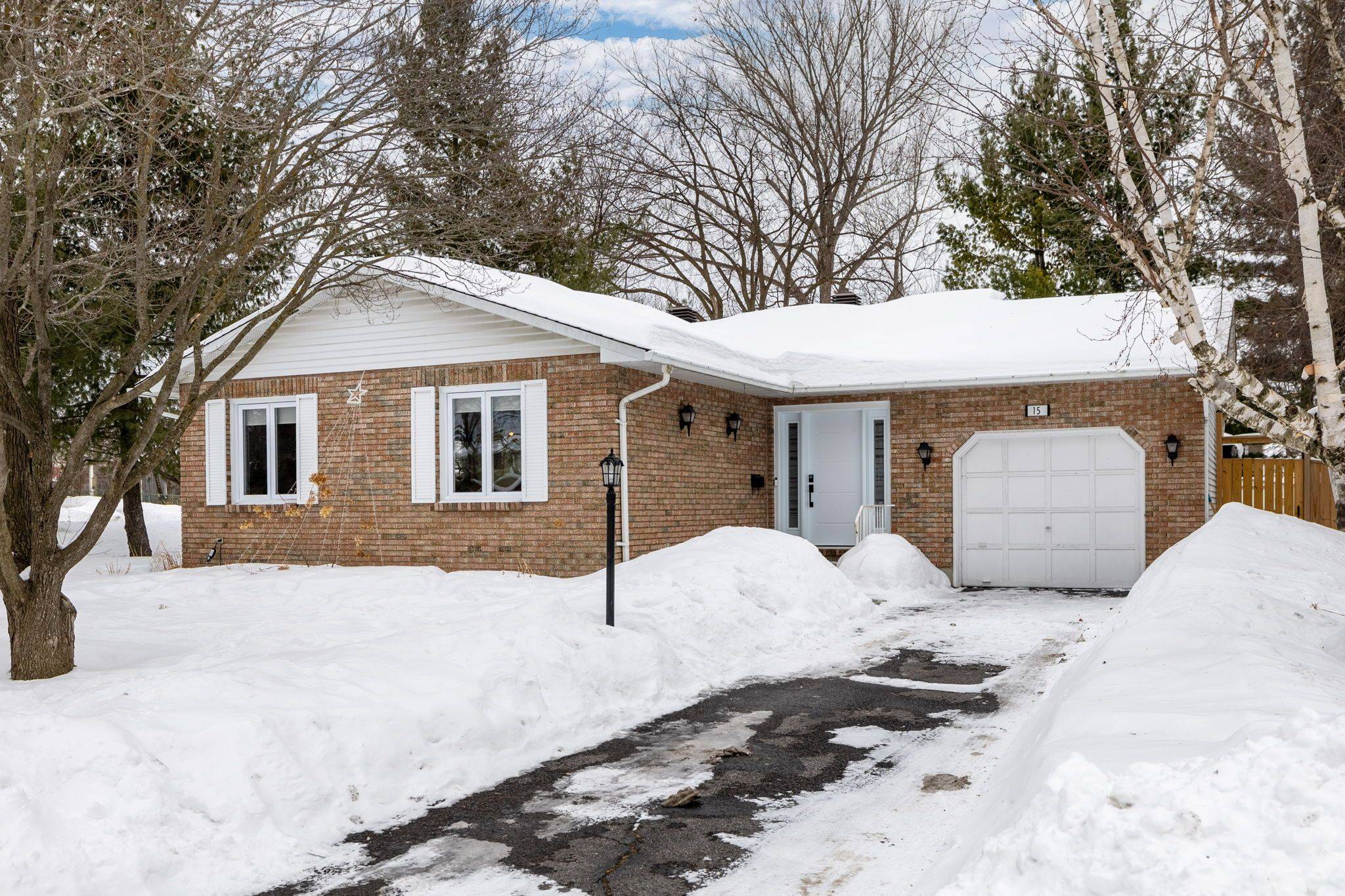 Barrhaven, ON K2J 1R9,15 Bartley CRES