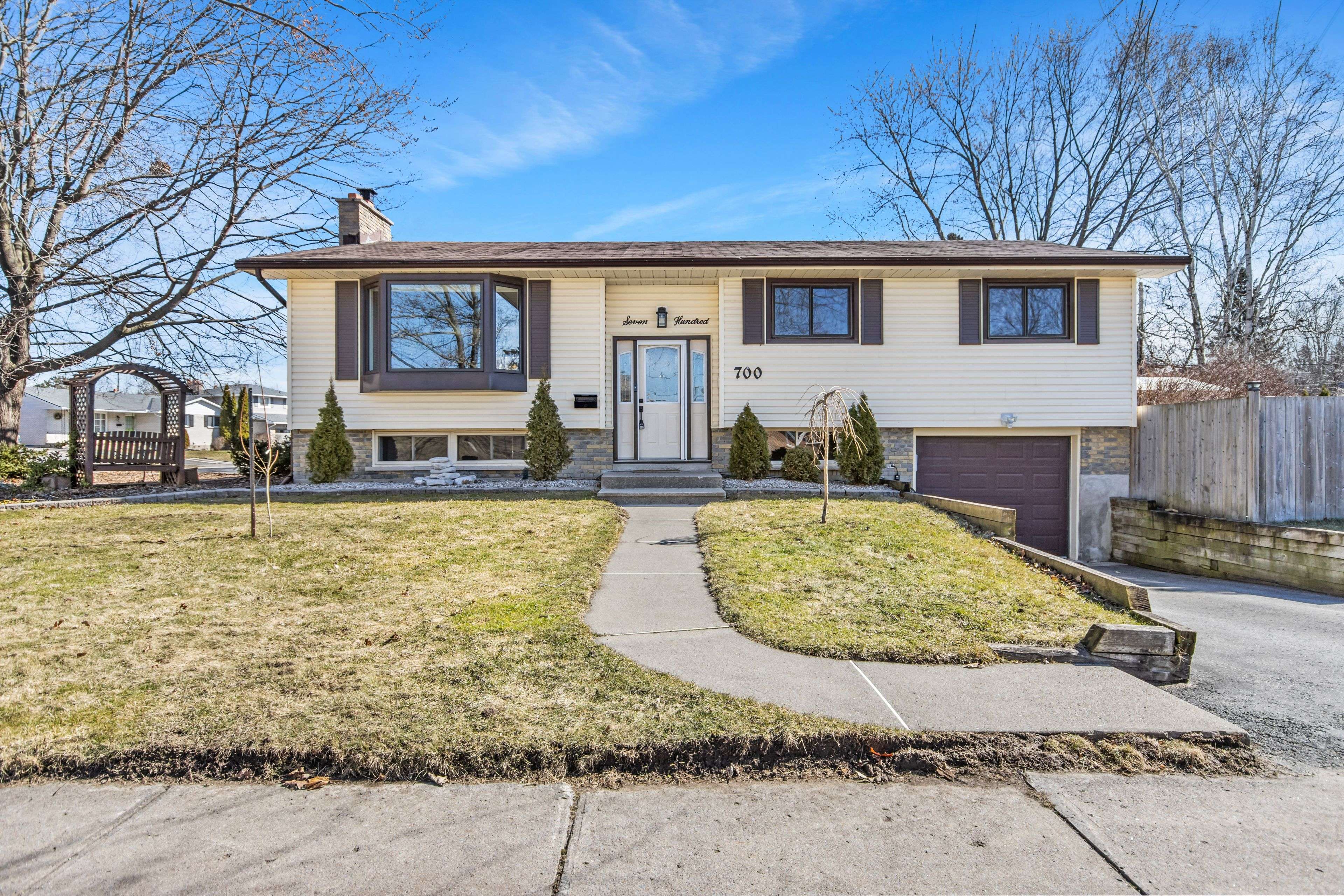 Kingston, ON K7M 5M4,700 LAIDLAW CRES