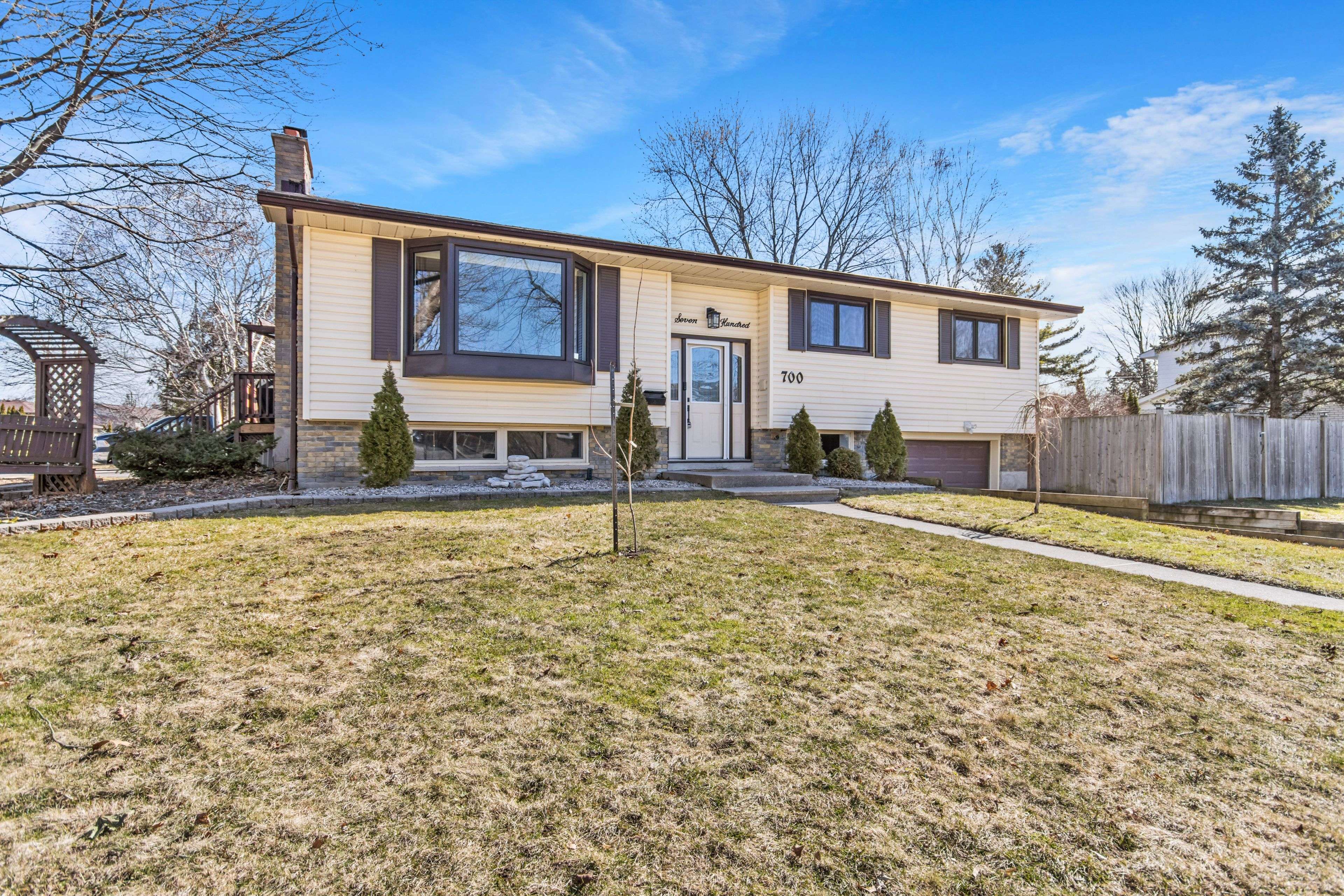 Kingston, ON K7M 5M4,700 LAIDLAW CRES