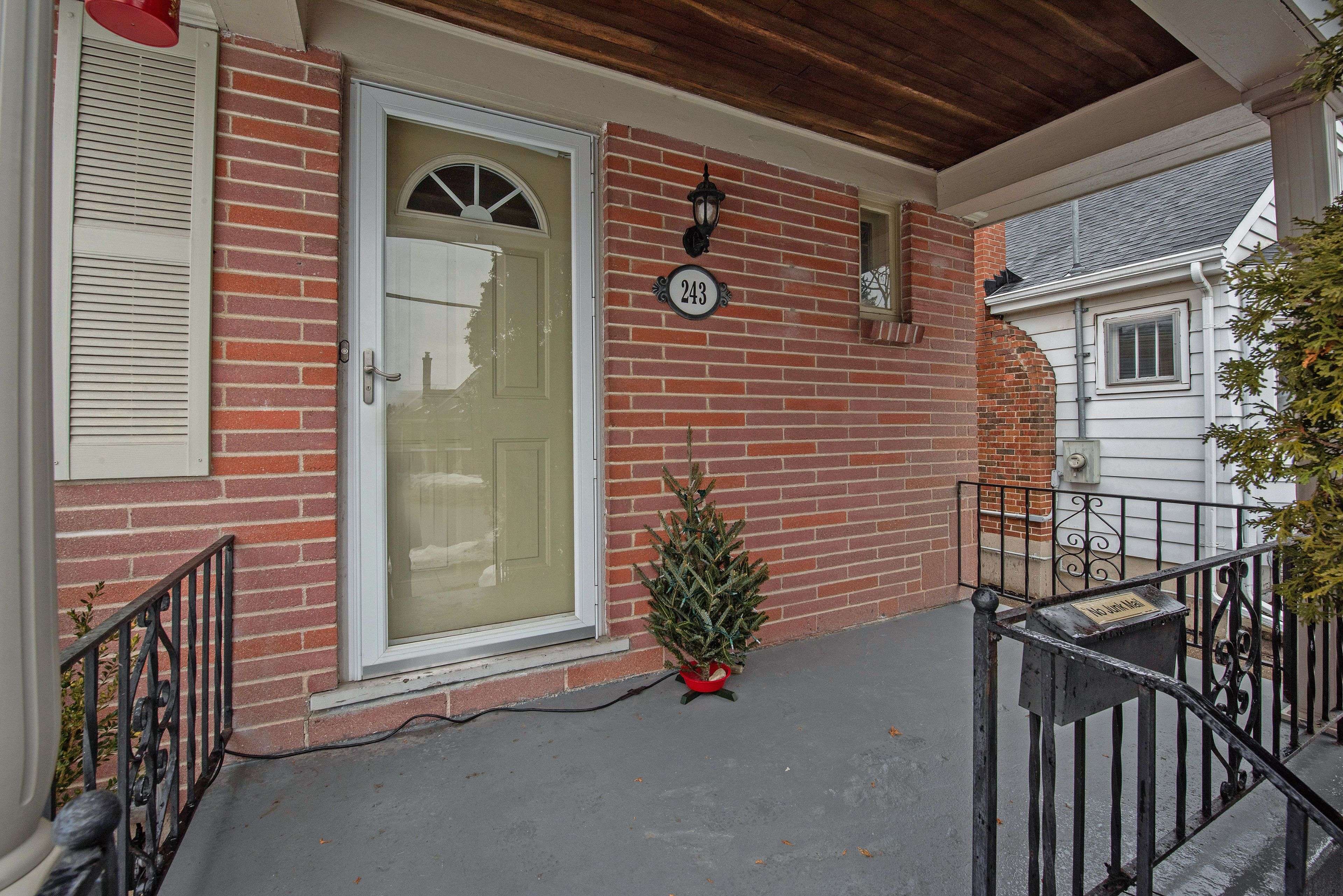 London, ON N6C 3J5,243 Edward ST