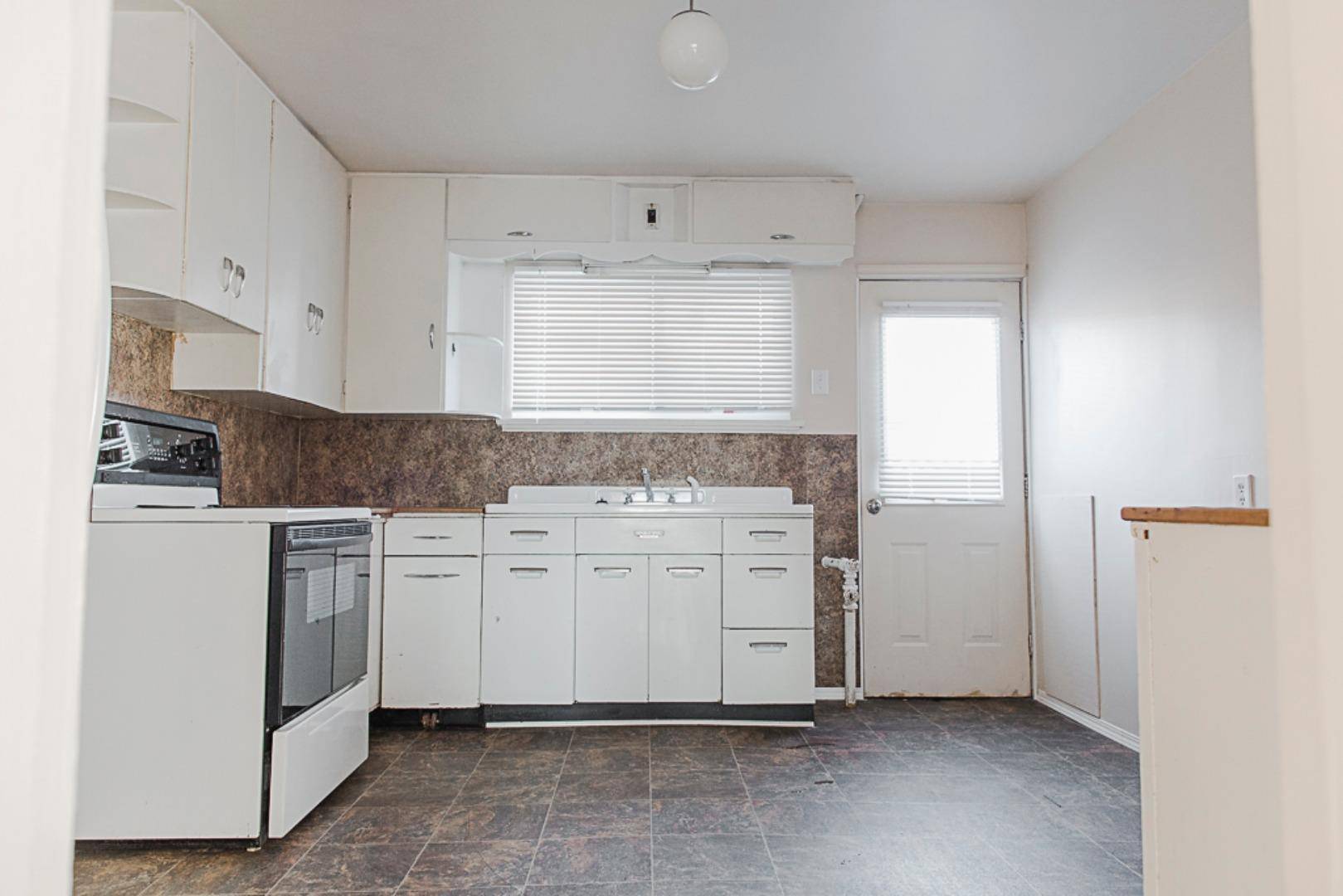 Grande Prairie, AB T8V 1C1,10120 103 AVE