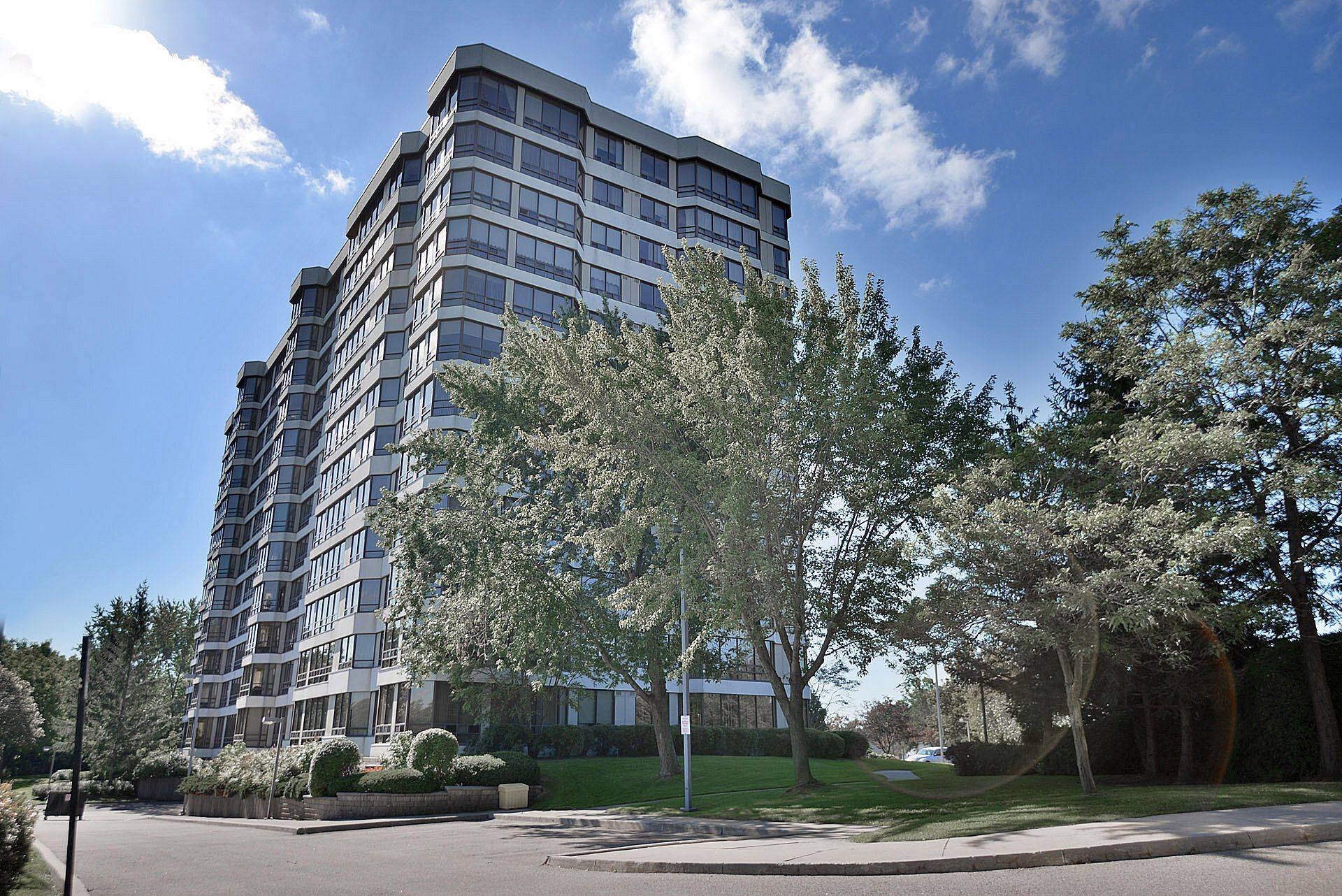 Brampton, ON L6Y 3V3,330 Mill ST S #402