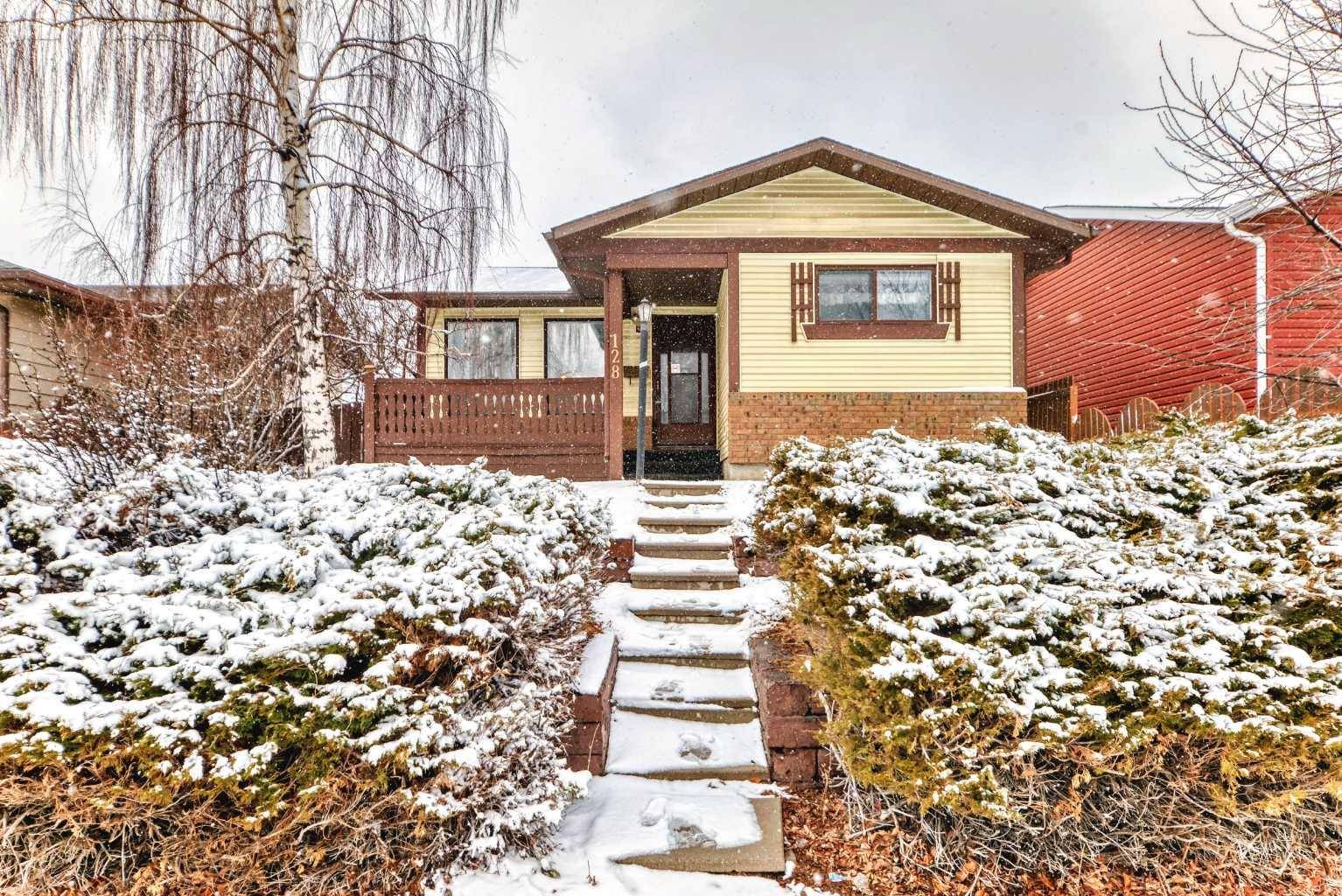 Calgary, AB T3J 1X4,128 Castledale CRES NE