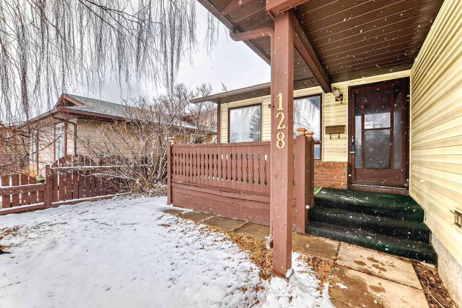 Calgary, AB T3J 1X4,128 Castledale CRES NE