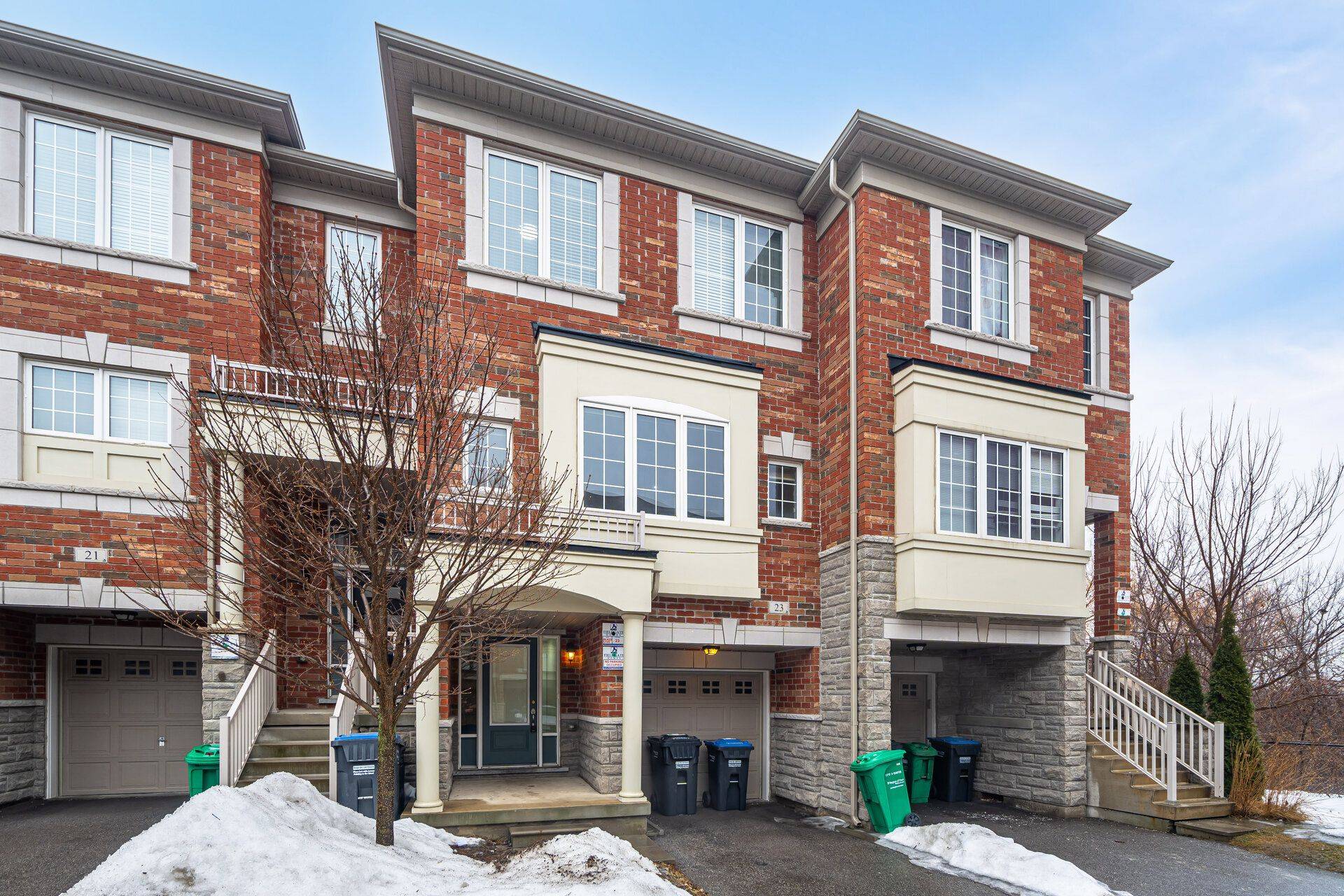 Brampton, ON L6Y 6E6,23 Abercove Close