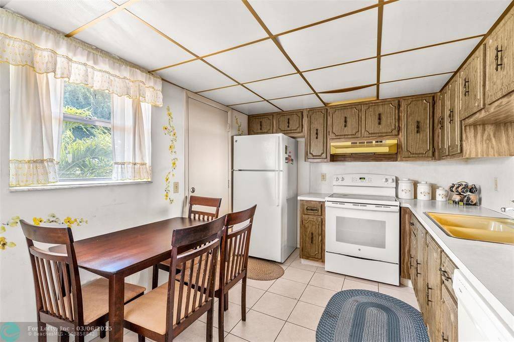 Dania Beach, FL 33004,201 SE 11th Ter #302