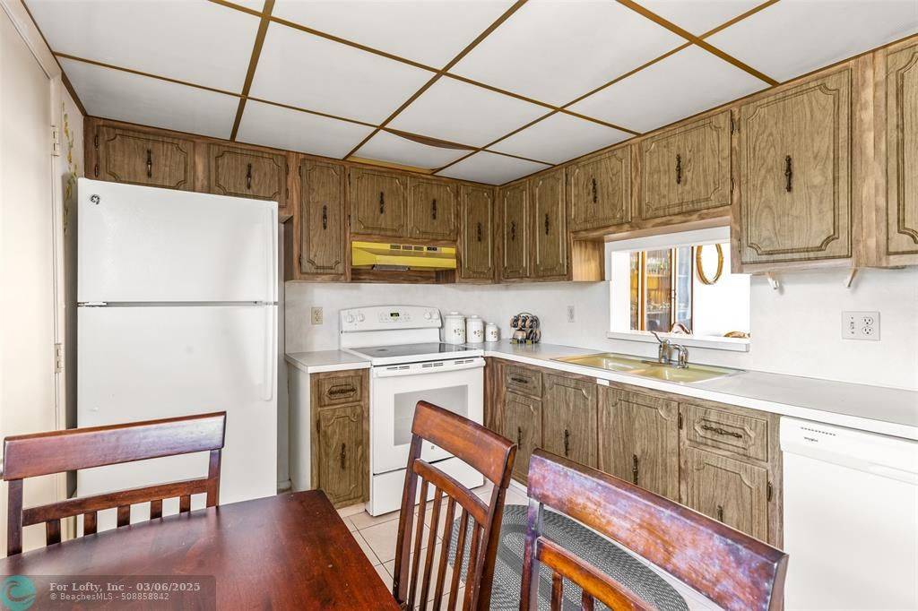 Dania Beach, FL 33004,201 SE 11th Ter #302