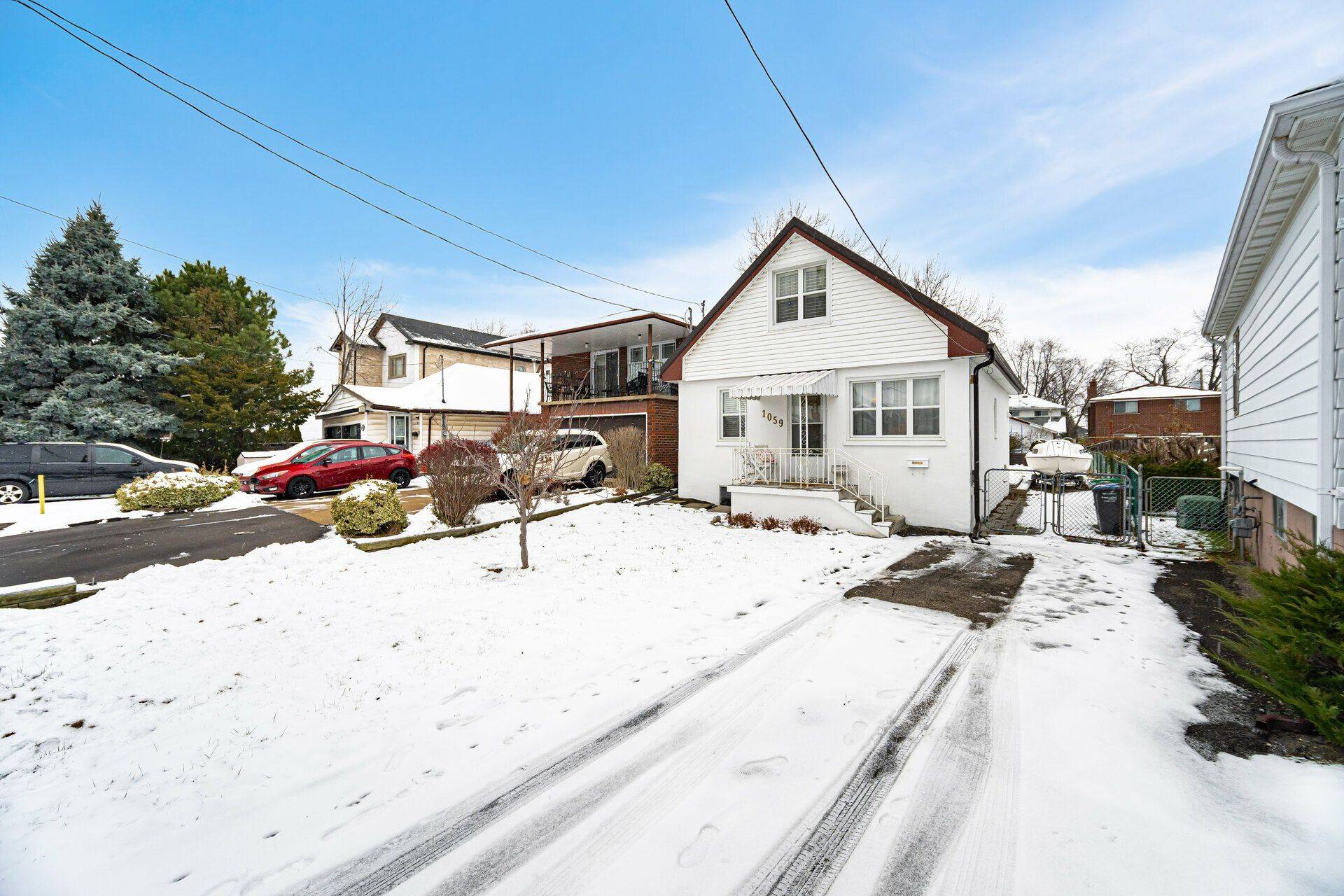 Mississauga, ON L5E 1X5,1059 Westmount AVE