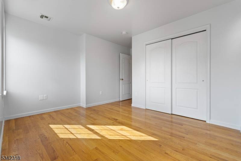 Newark City, NJ 07104,35 Clark St