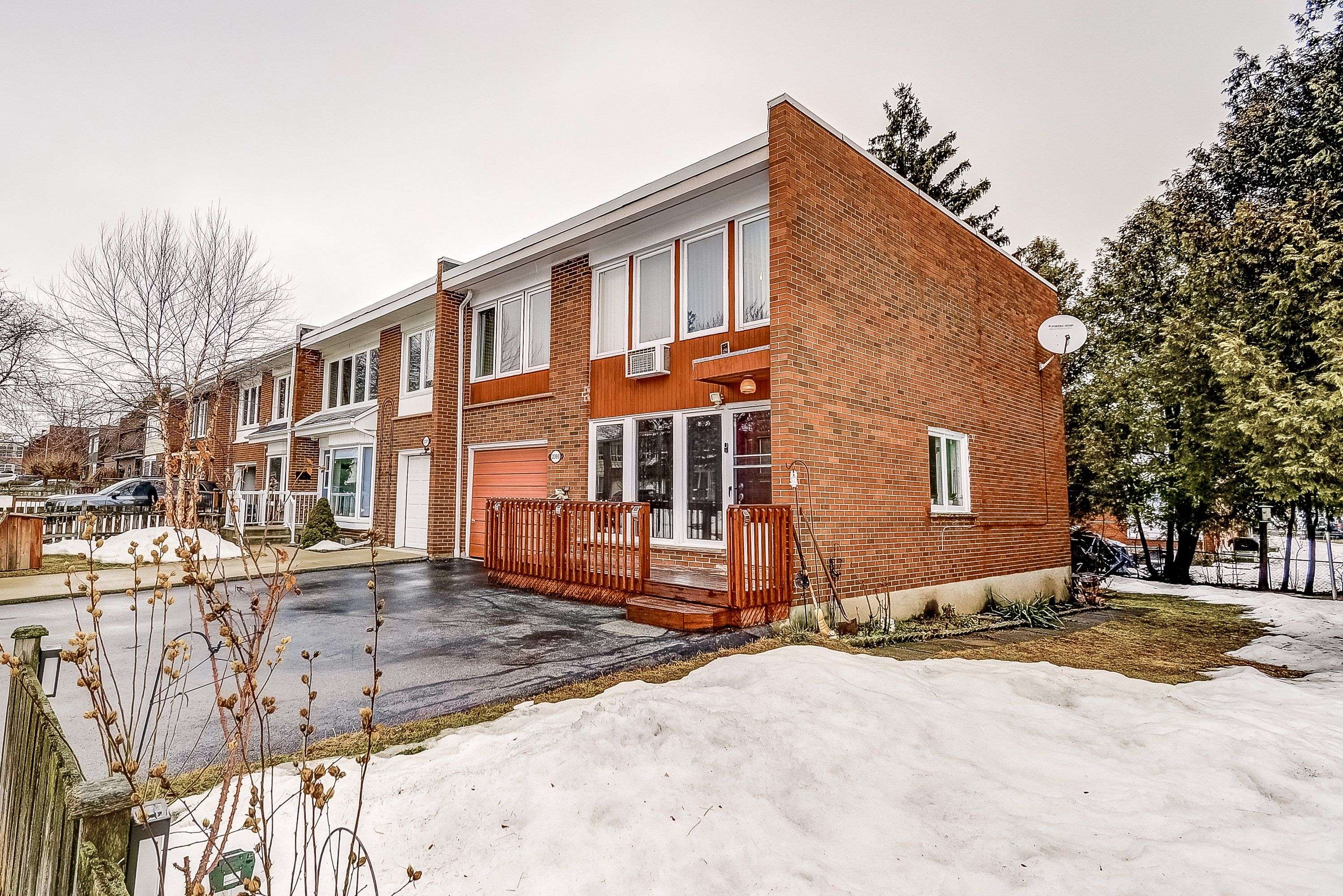 Burlington, ON L7P 2P1,2393 Maryvale CT