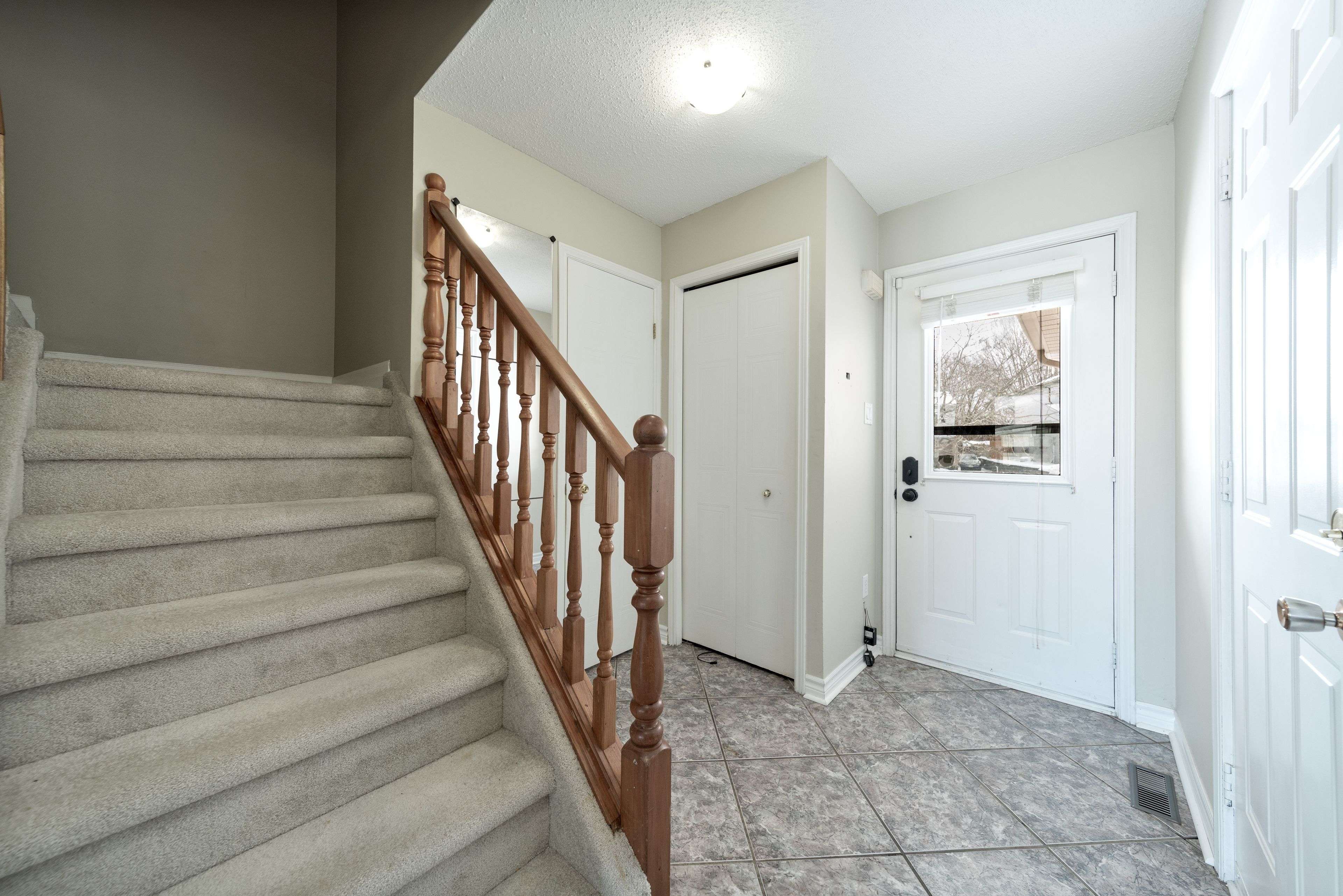 London, ON N5Z 5A7,869 Shelborne ST