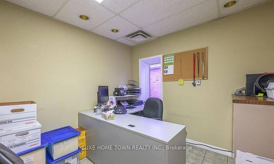 London, ON N5Z 1R9,472 Hamilton RD