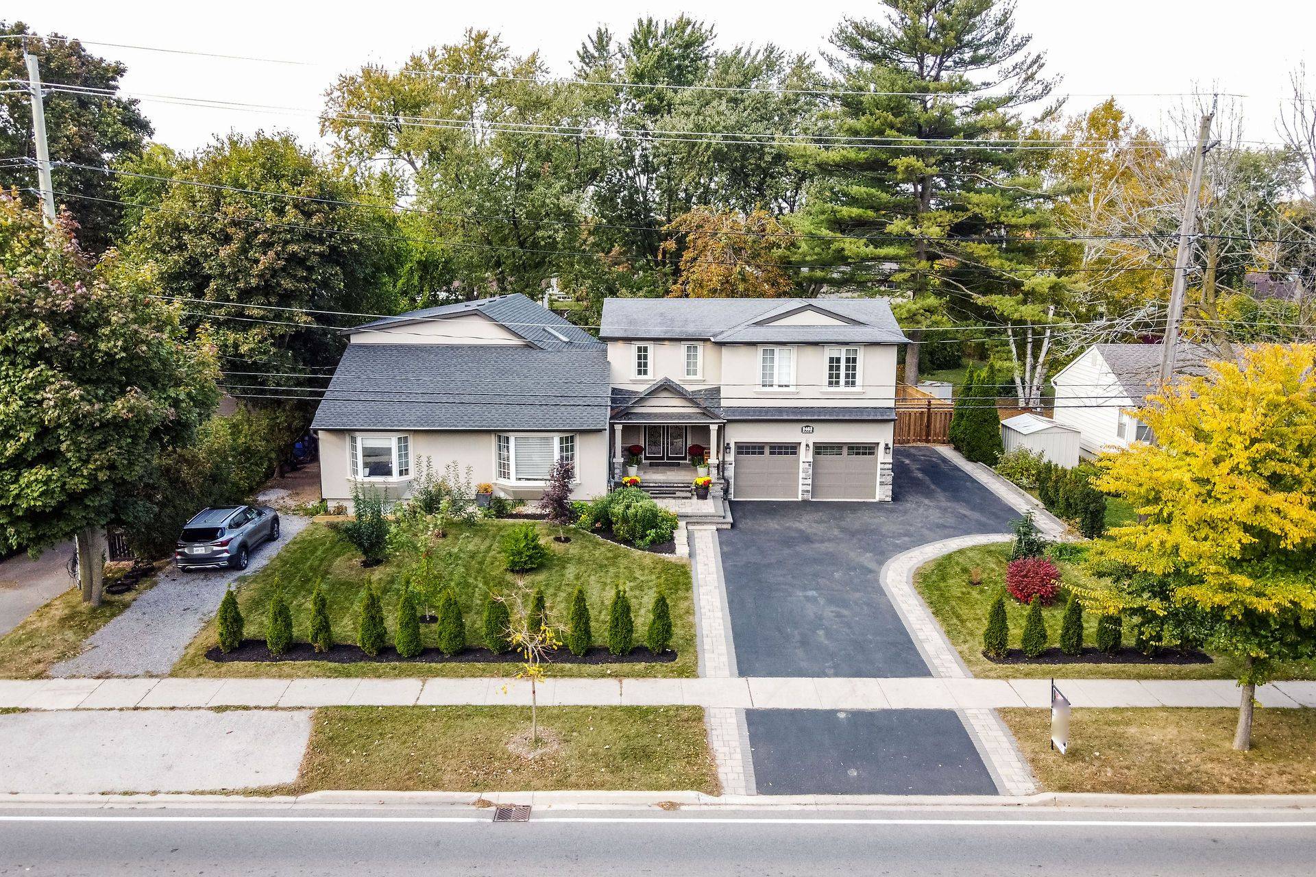 Oakville, ON L6L 2B1,2463 Rebecca ST