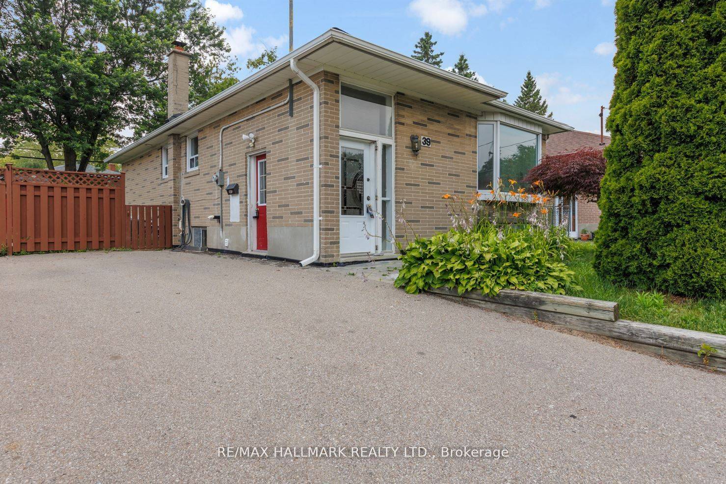 Toronto E08, ON M1K 4R7,39 Stansbury CRES #Upper