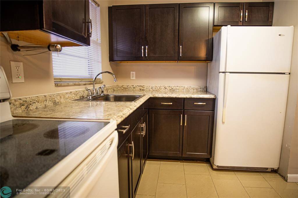 Margate, FL 33063,416 Lakeside Dr  #129