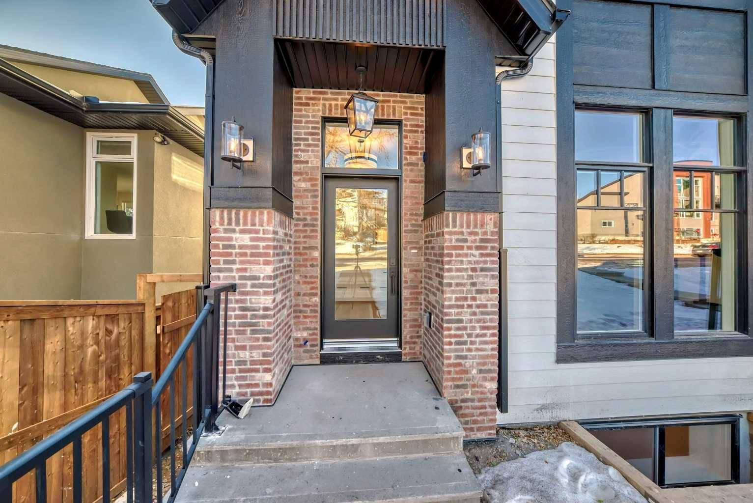 Calgary, AB T3B 0Y6,4919 22 AVE NW