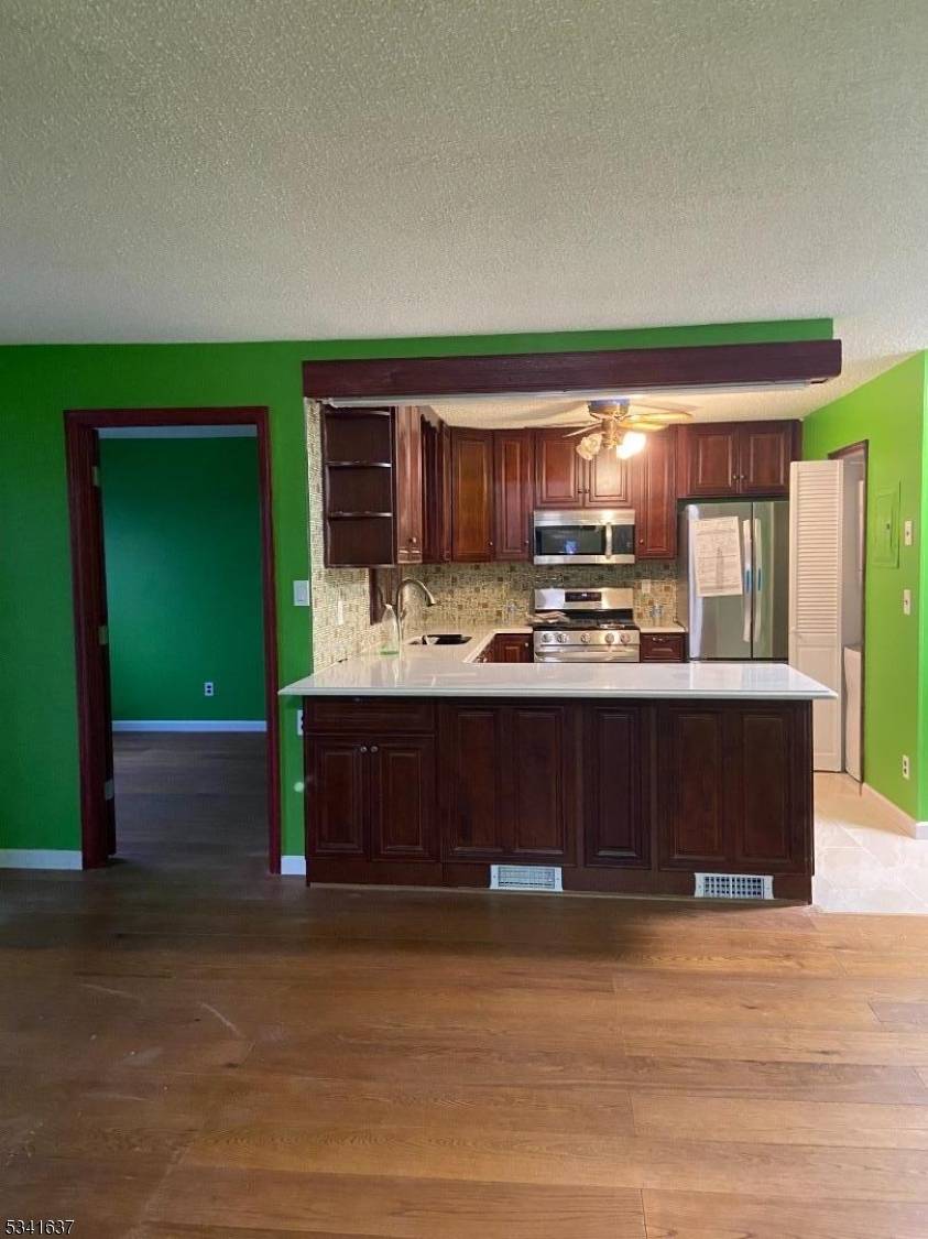 Linden City, NJ 07036,1190 St. George Ave #28 B