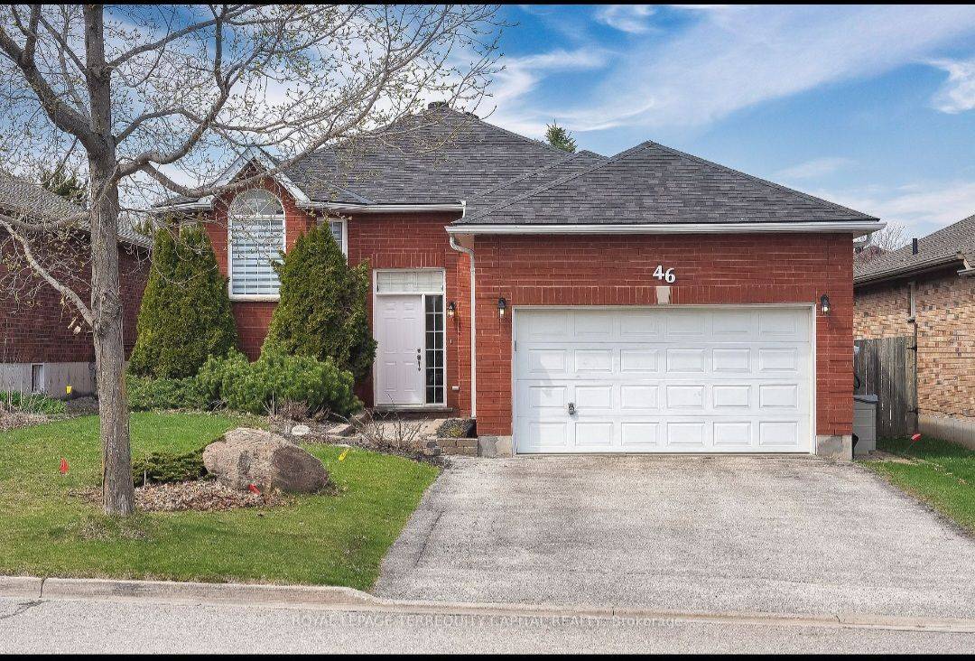 Barrie, ON L4M 6M9,46 Forest Dale DR #upper