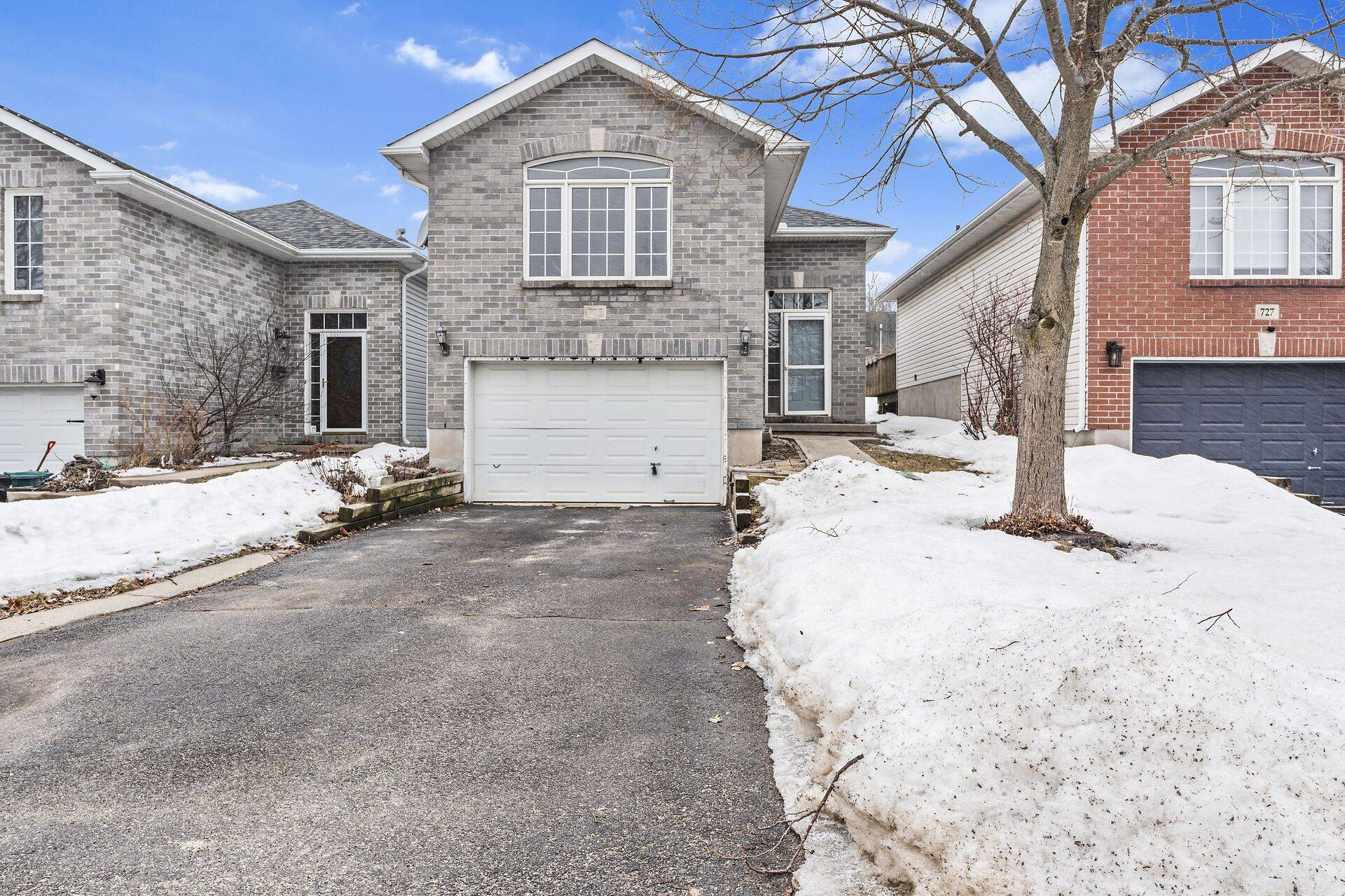 Kingston, ON K7M 8Y2,725 Tanner DR