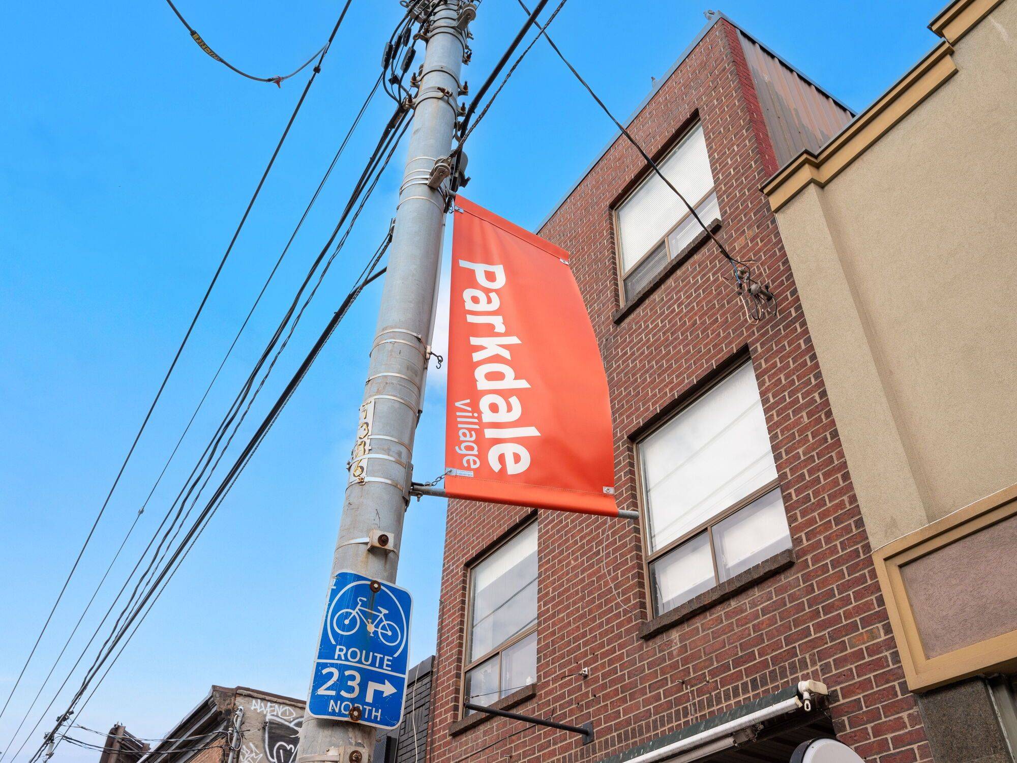 Toronto W01, ON M6R 1A6,1560- 1562 Queen ST W