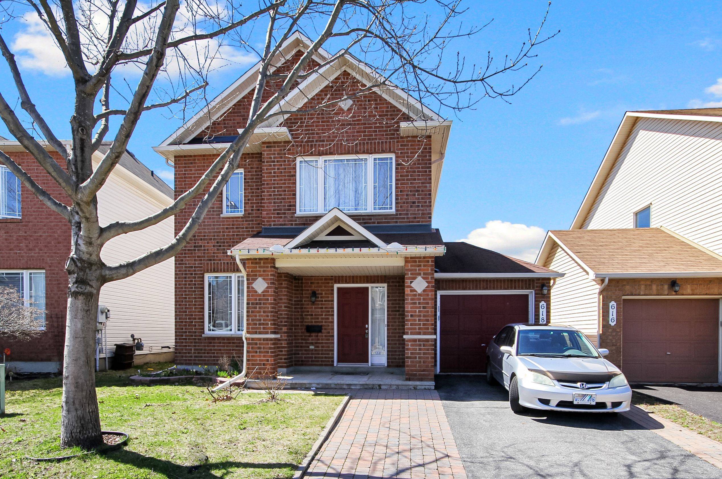 Barrhaven, ON K2J 5N9,618 Beatrice DR S