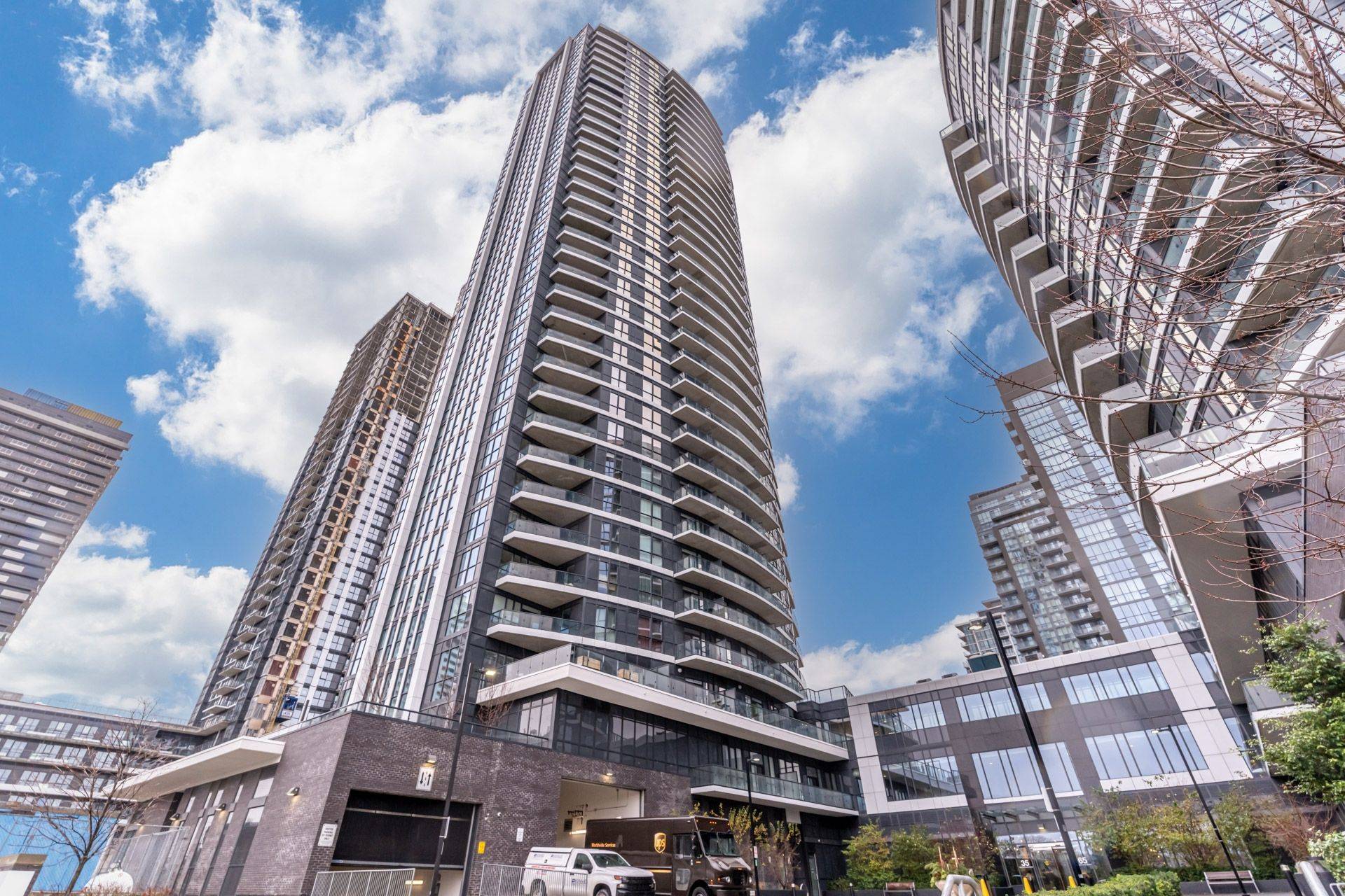 Mississauga, ON L5R 0G8,35 Watergarden DR #3011