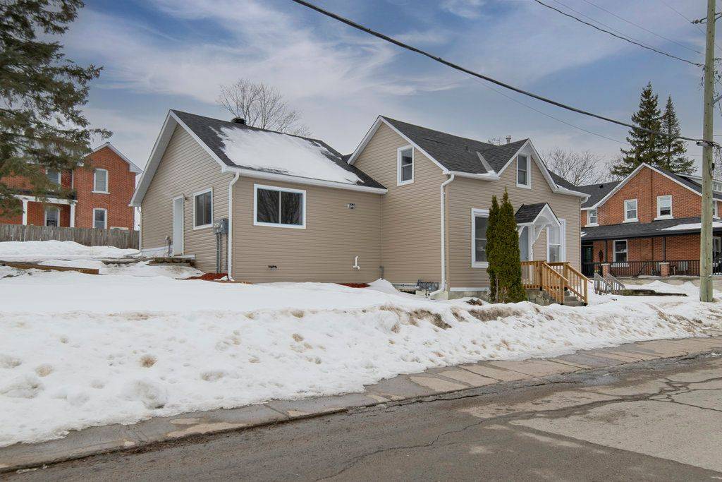 Arnprior, ON K7S 1M8,21 ELGIN ST E