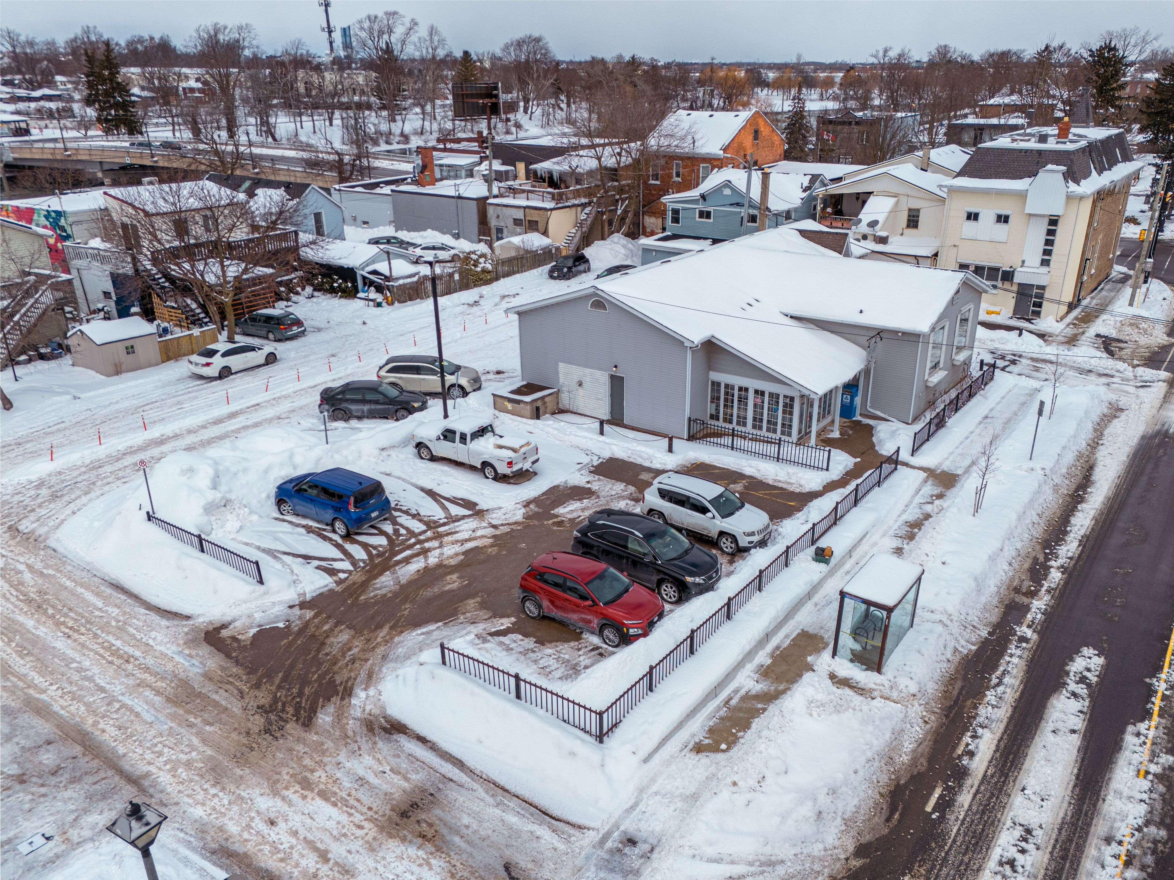 Niagara Falls, ON L2G 6B3,3763 Main ST