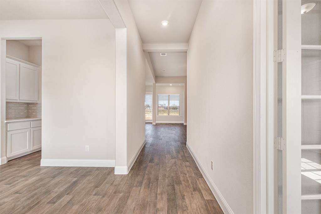 Sanger, TX 76266,6036 Mango