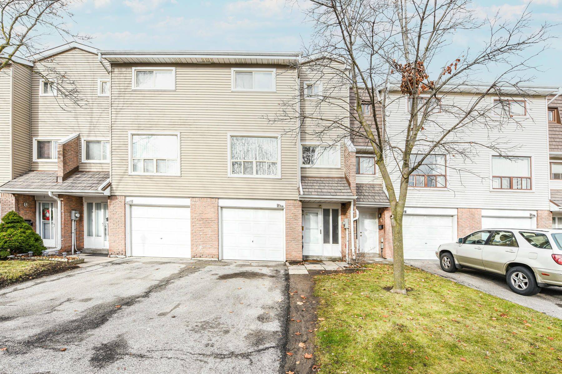 Brampton, ON L6T 4C4,47 Ellis DR N #47